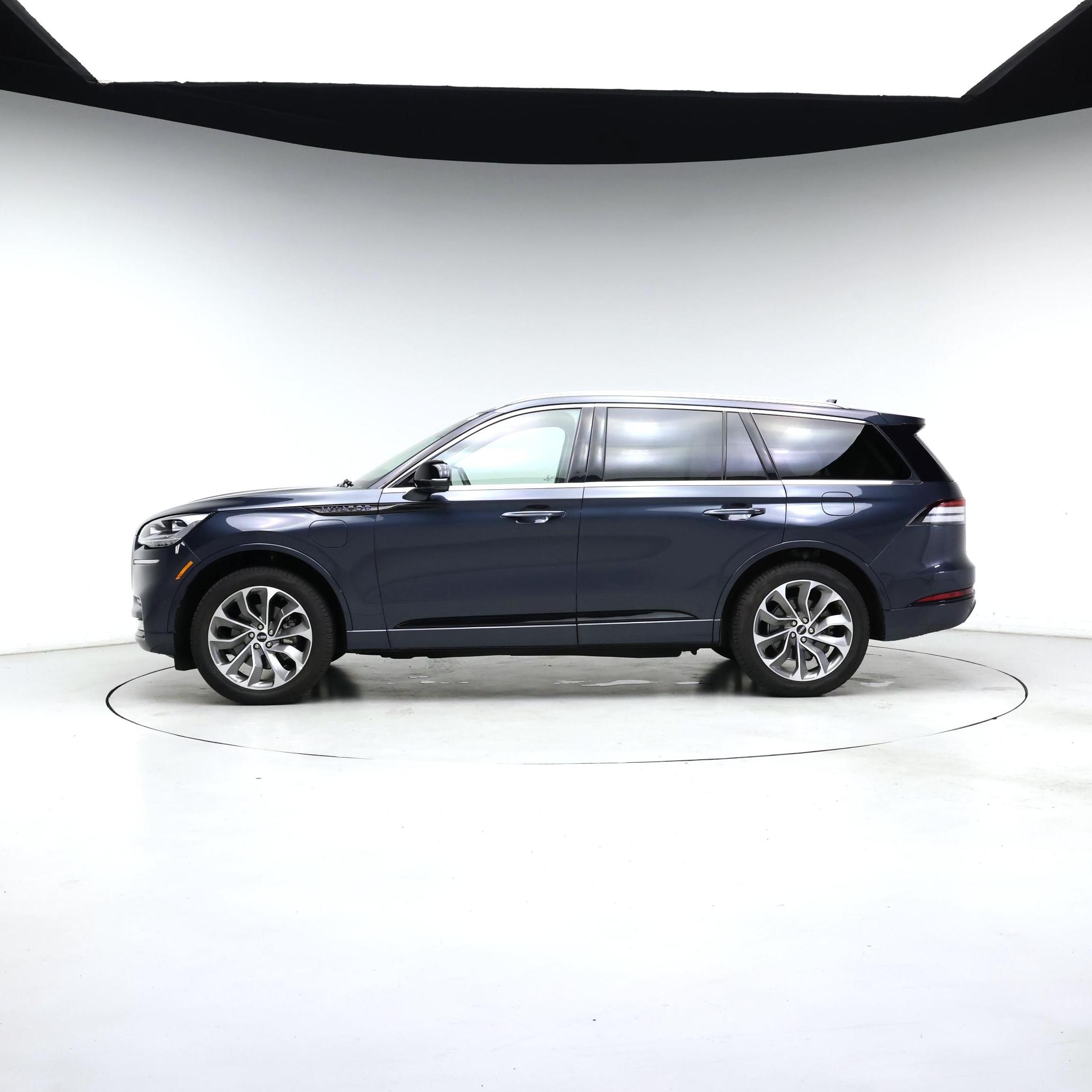 Thumbnail: 2022 Lincoln Aviator - 3