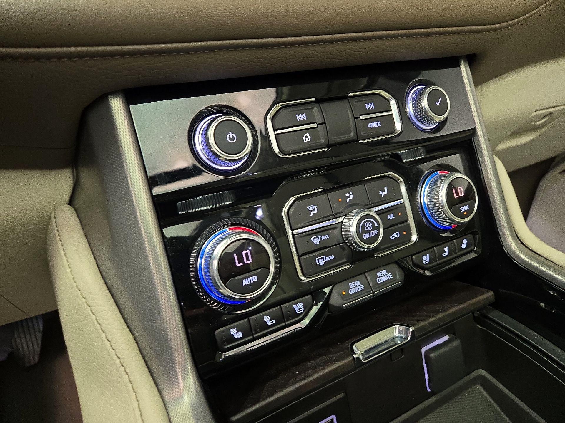 Thumbnail: 2023 GMC Yukon XL - 17