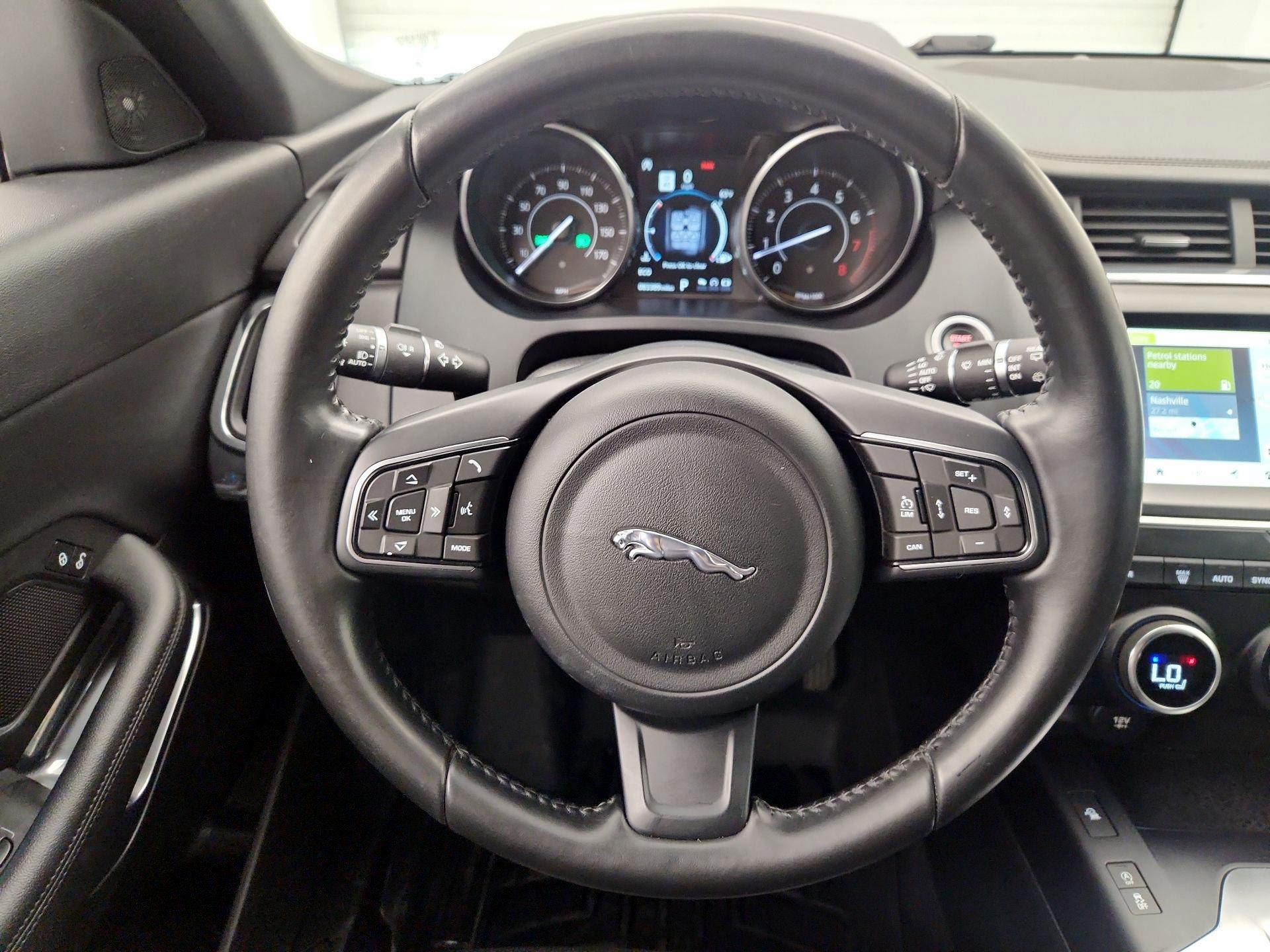 Thumbnail: 2018 Jaguar E-Pace - 10
