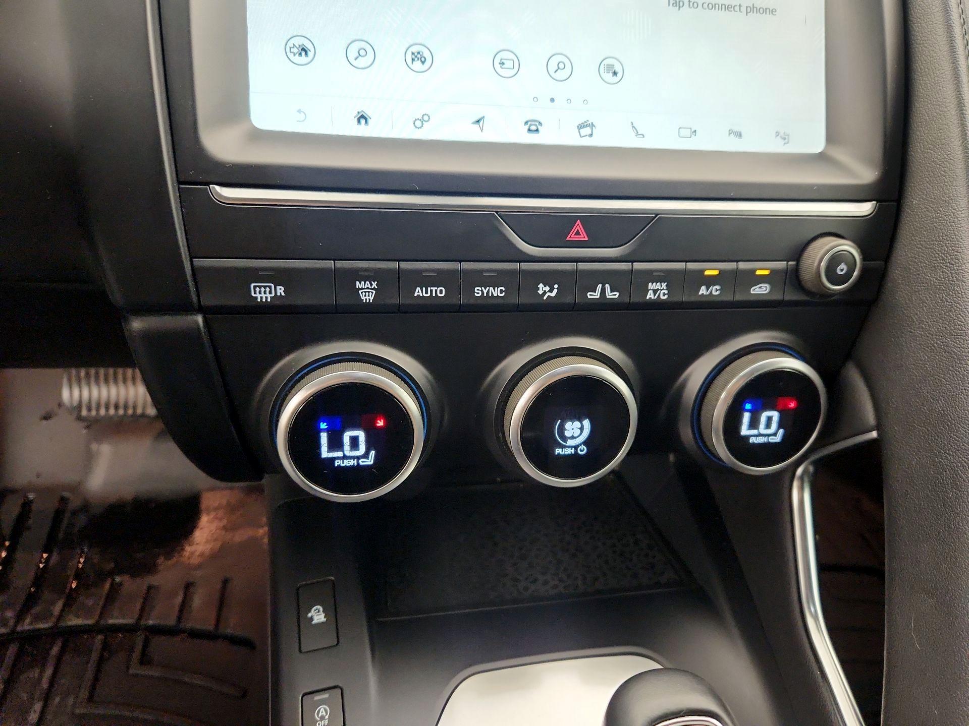 Thumbnail: 2018 Jaguar E-Pace - 17