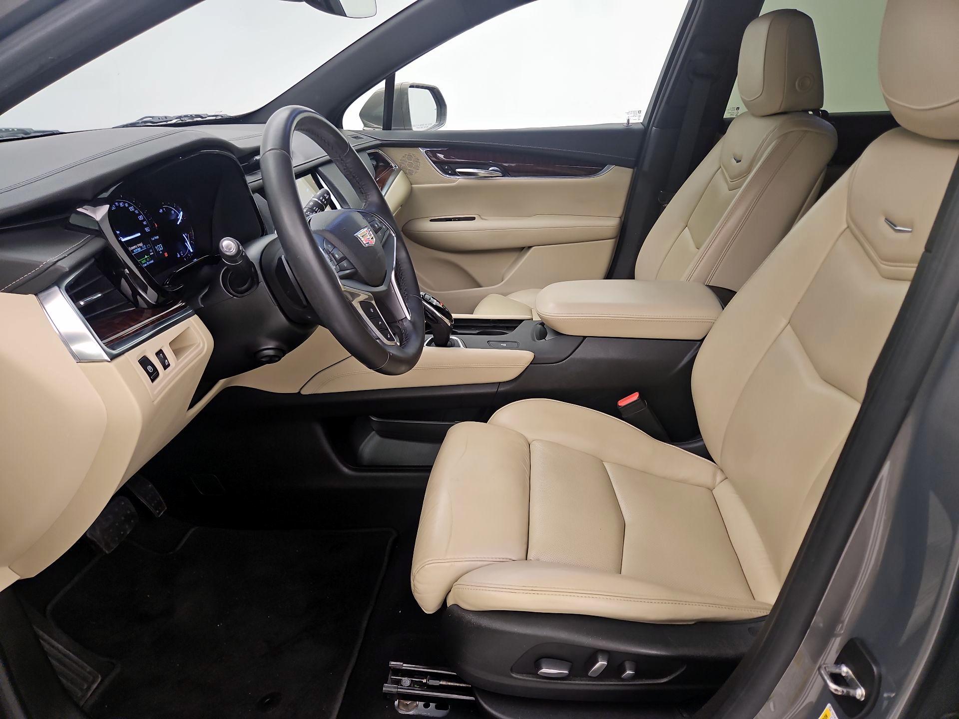 Thumbnail: 2017 Cadillac XT5 - 9
