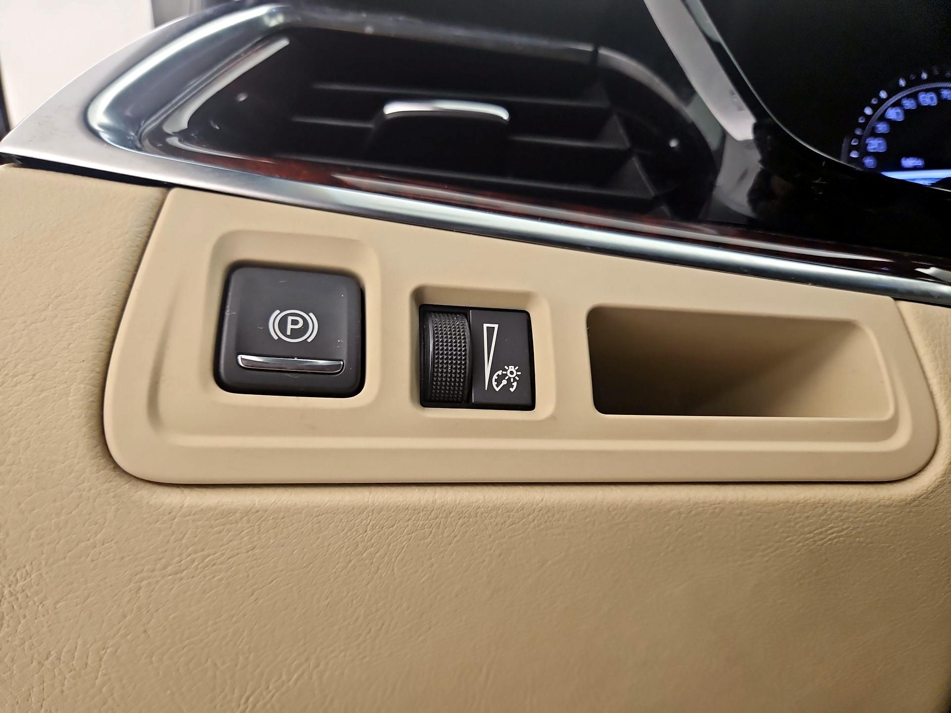 Thumbnail: 2017 Cadillac XT5 - 11