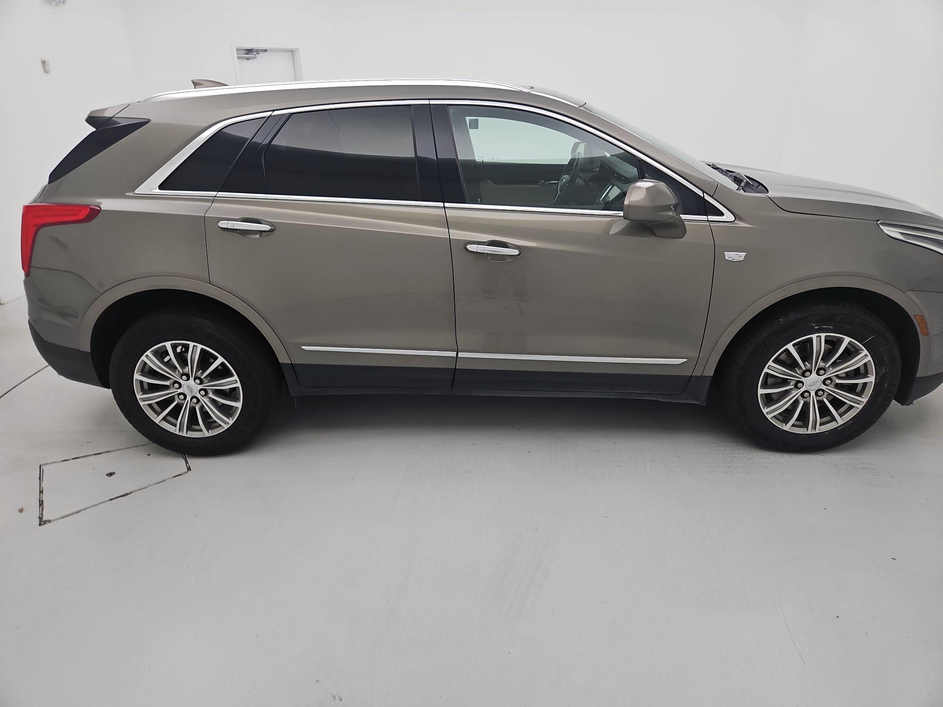 Thumbnail: 2017 Cadillac XT5 - 4