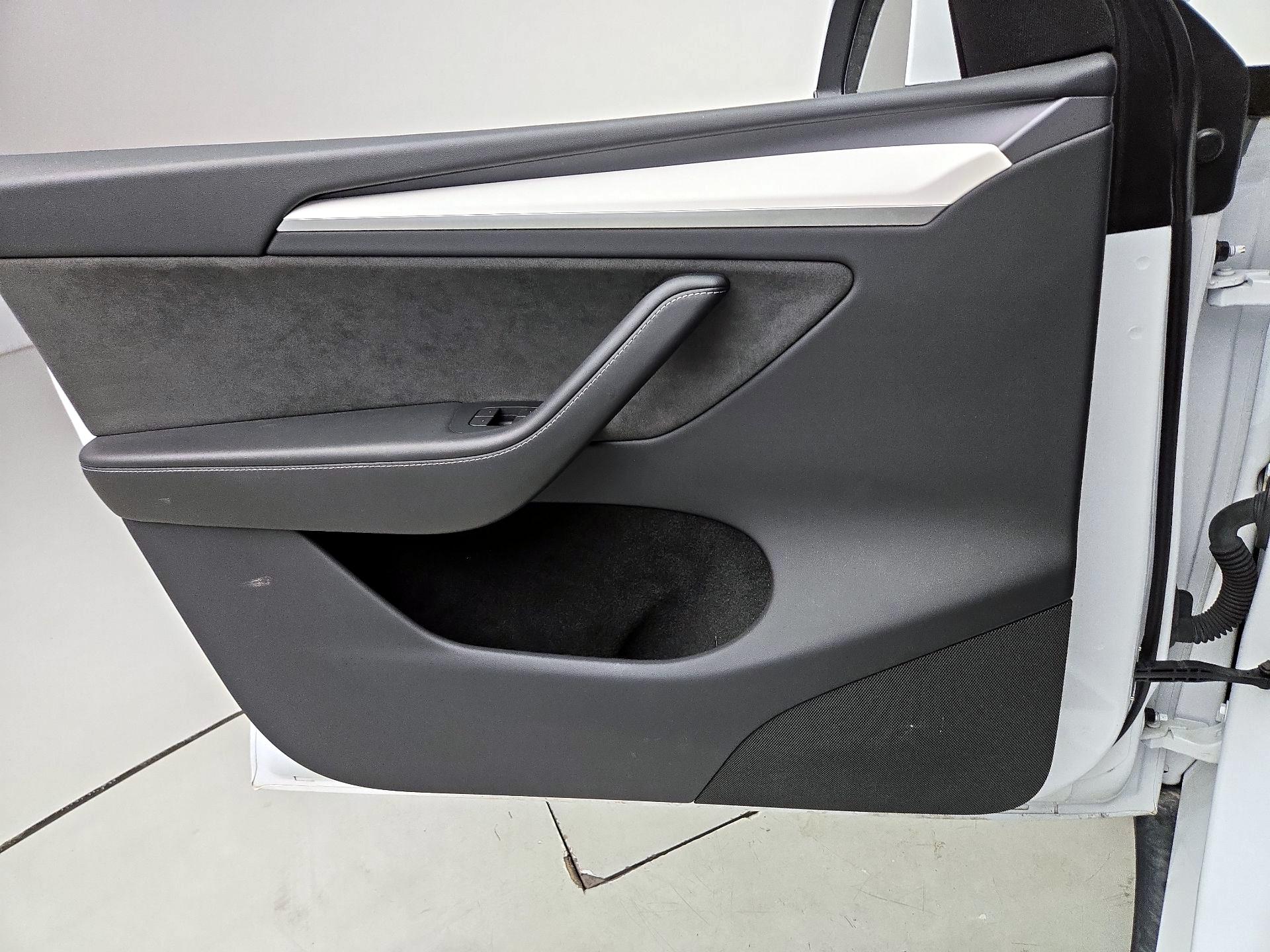 Thumbnail: 2023 Tesla Model Y - 12