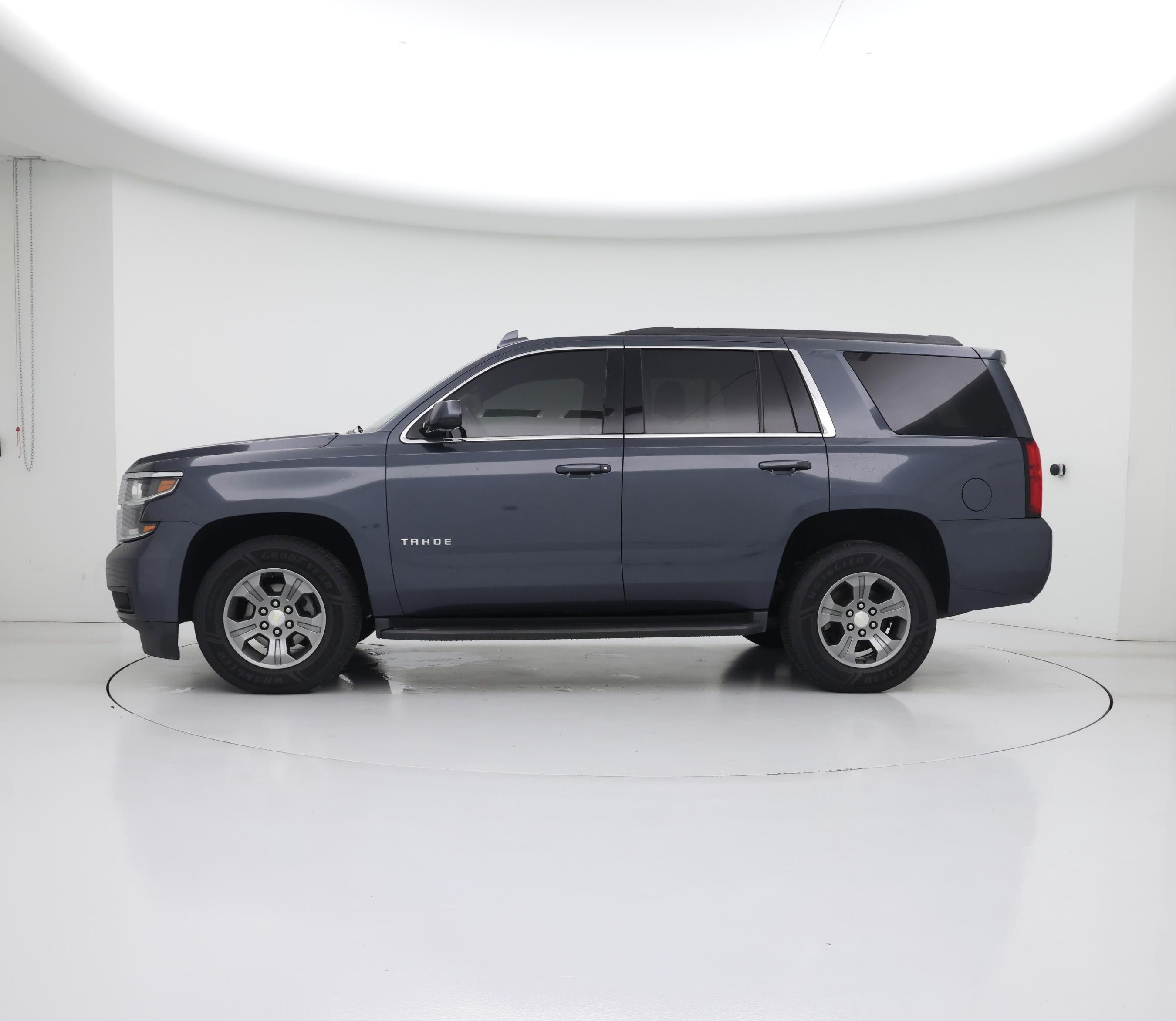 Thumbnail: 2019 Chevrolet Tahoe - 3