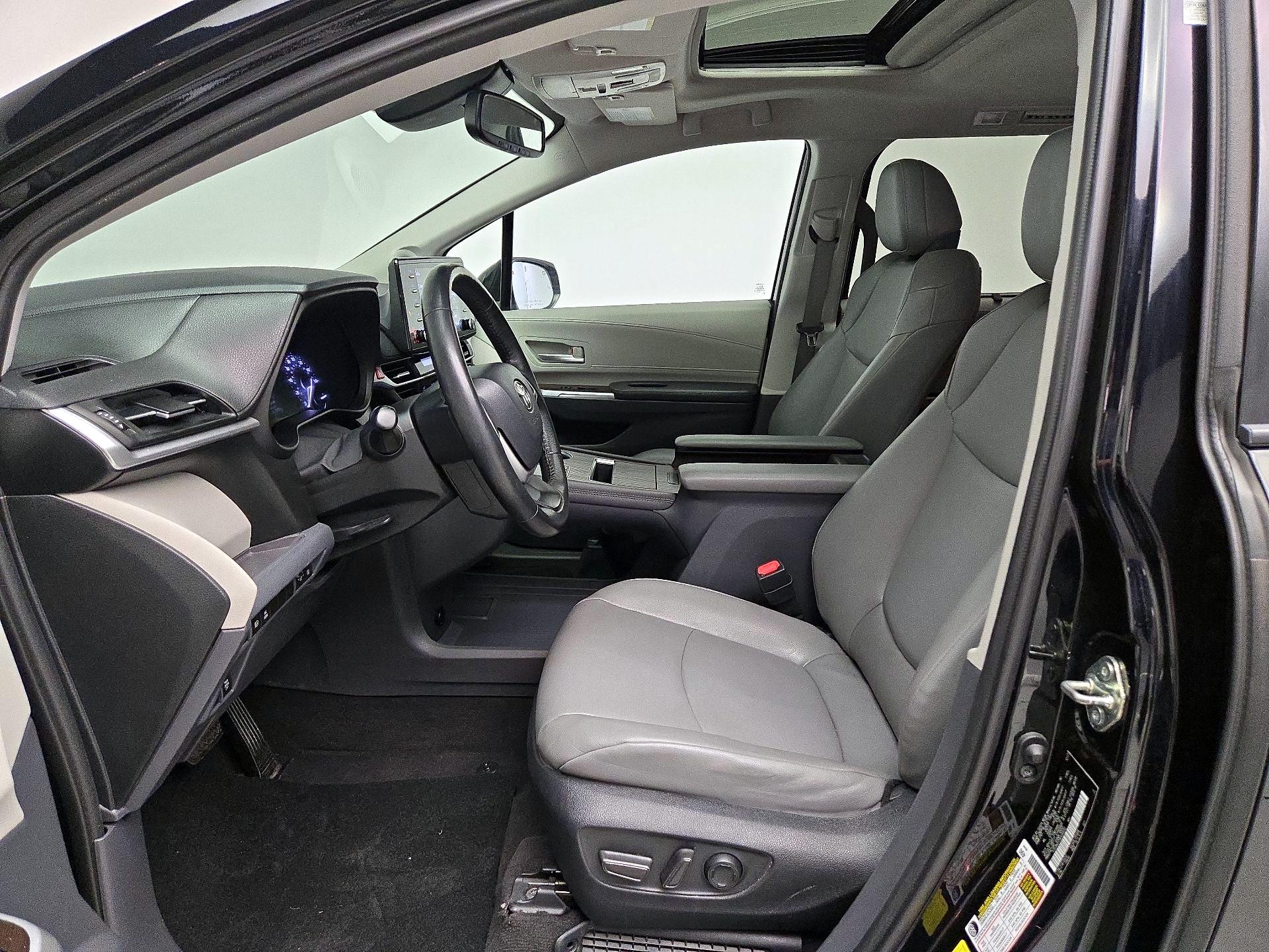 Thumbnail: 2022 Toyota Sienna - 11