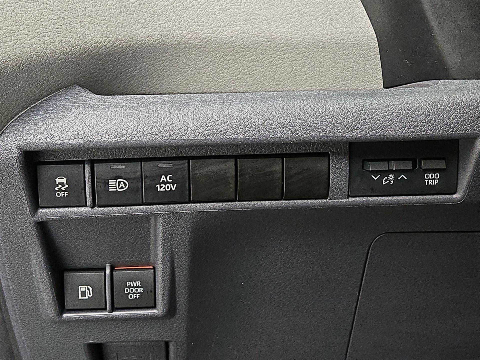 Thumbnail: 2022 Toyota Sienna - 13