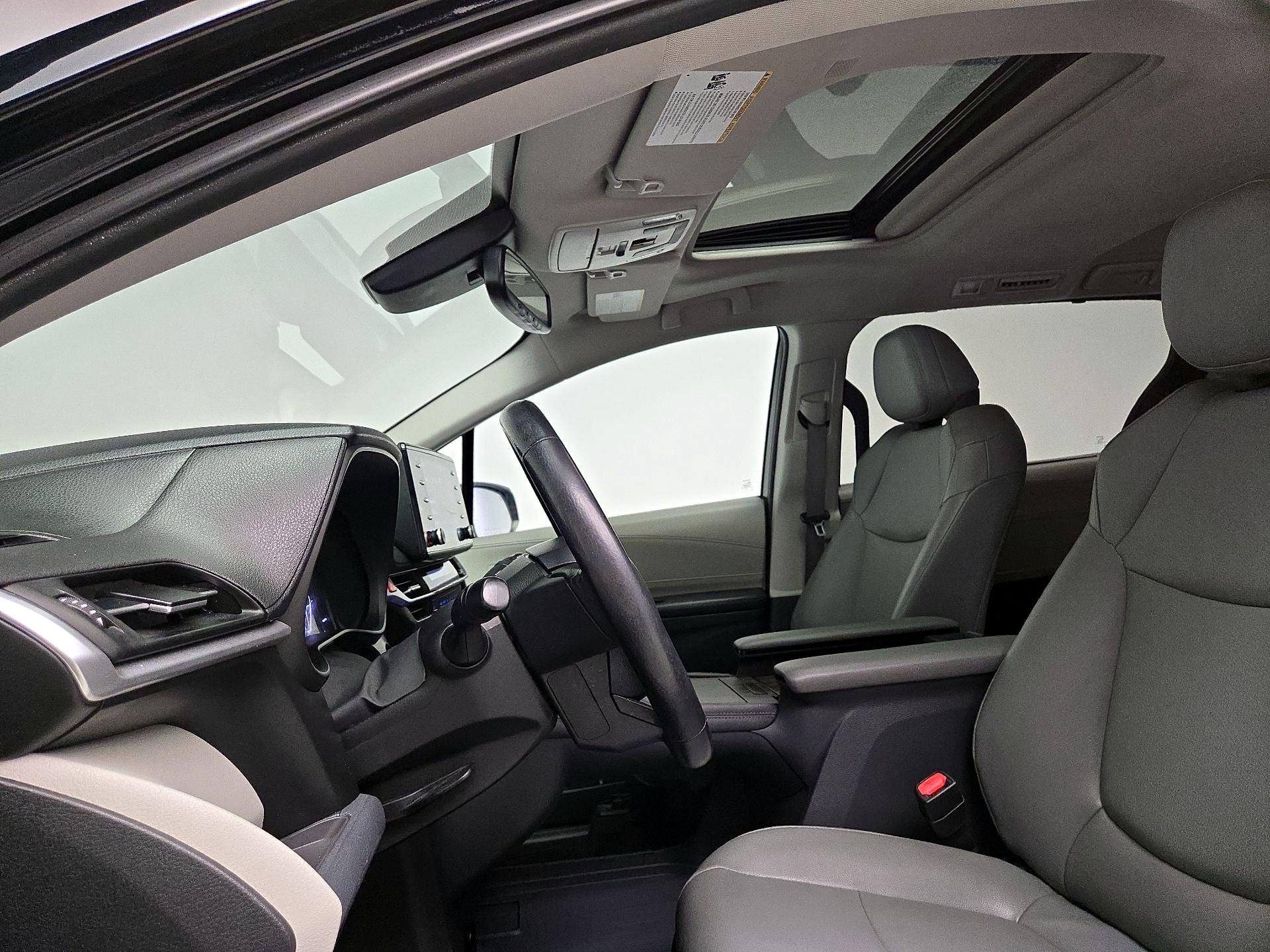 Thumbnail: 2022 Toyota Sienna - 20