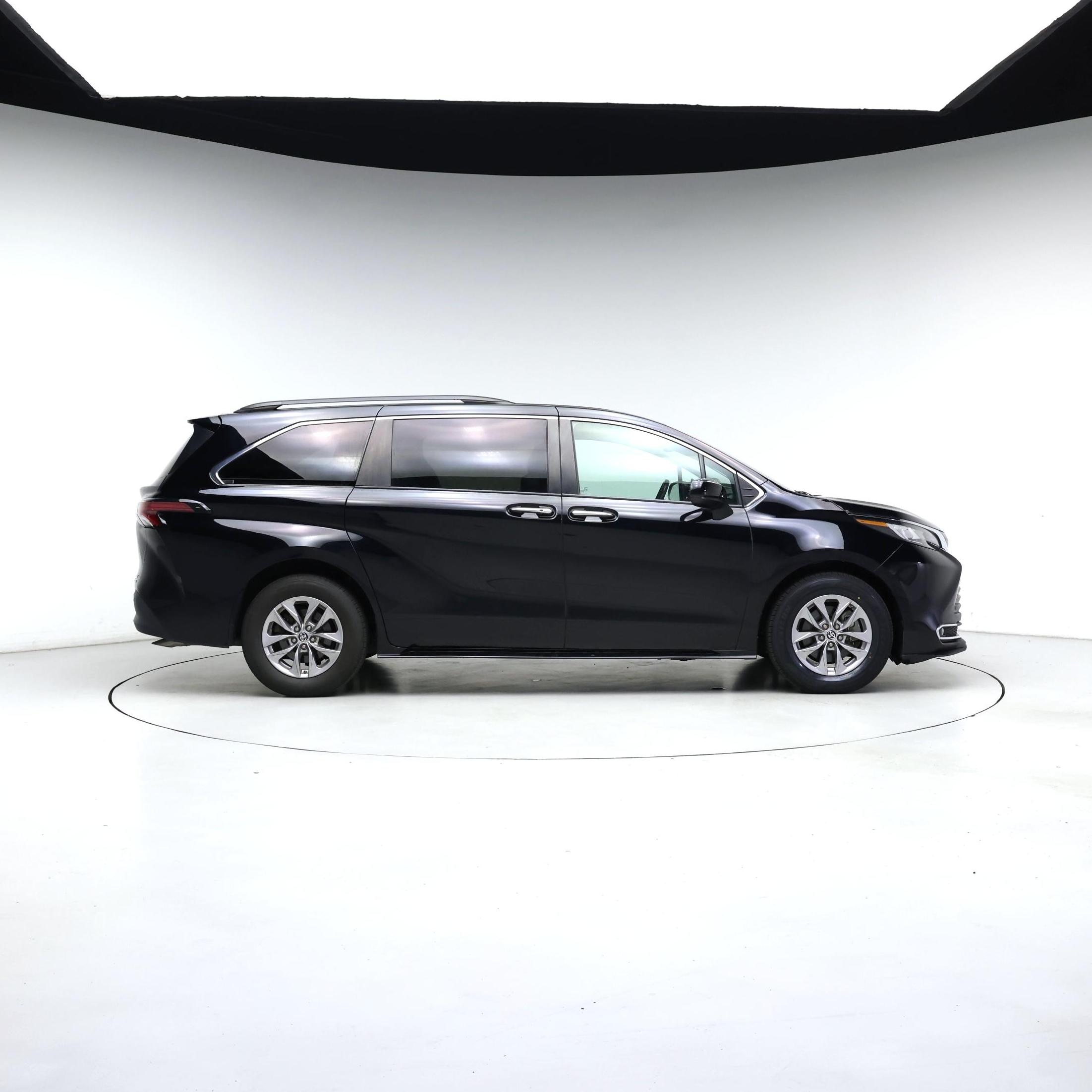 Thumbnail: 2022 Toyota Sienna - 7