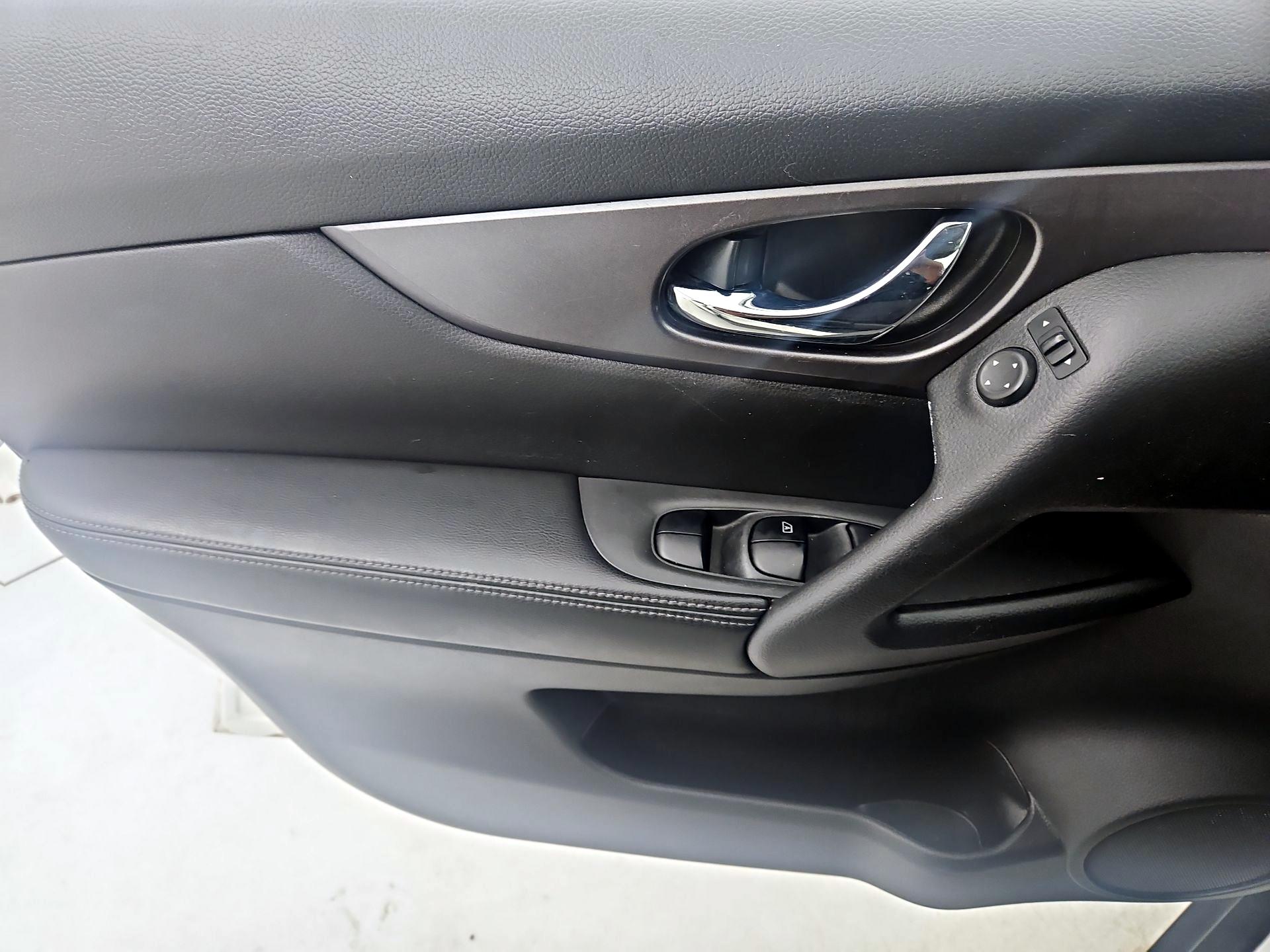 Thumbnail: 2016 Nissan Rogue - 12