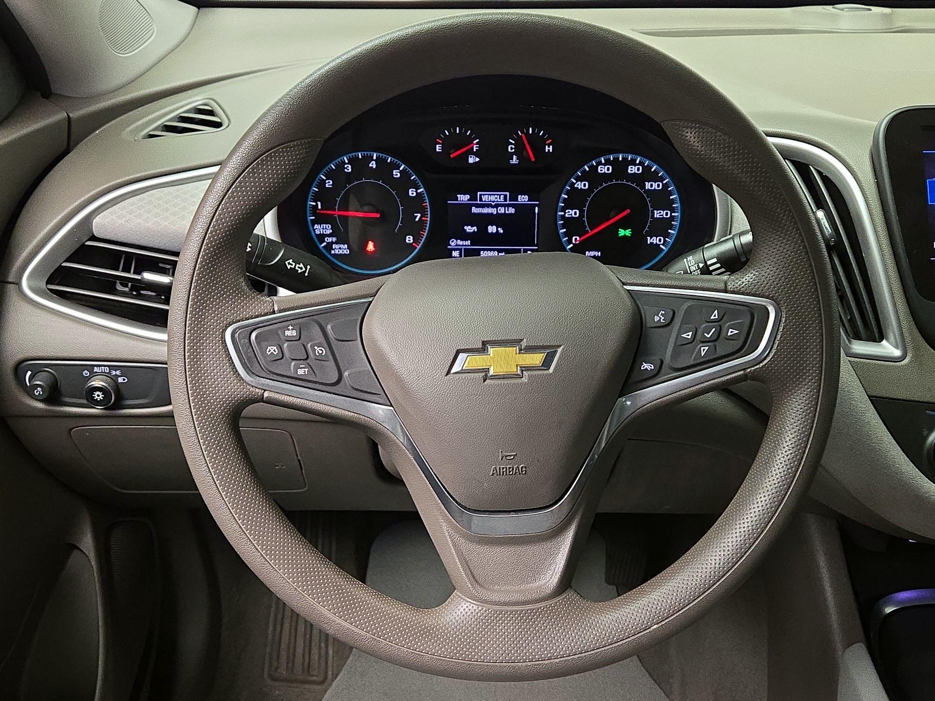 Thumbnail: 2022 Chevrolet Malibu - 10