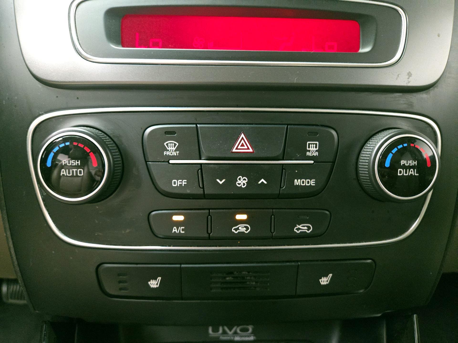 Thumbnail: 2014 Kia Sorento - 16