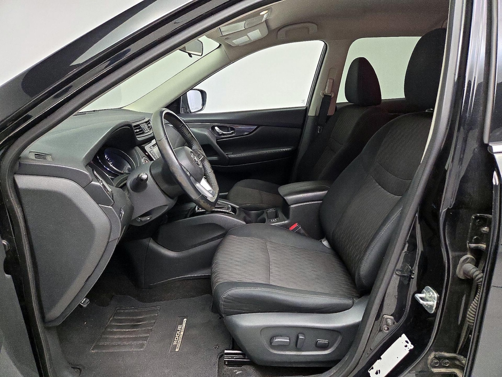2018 Nissan Rogue SV - Photo 12