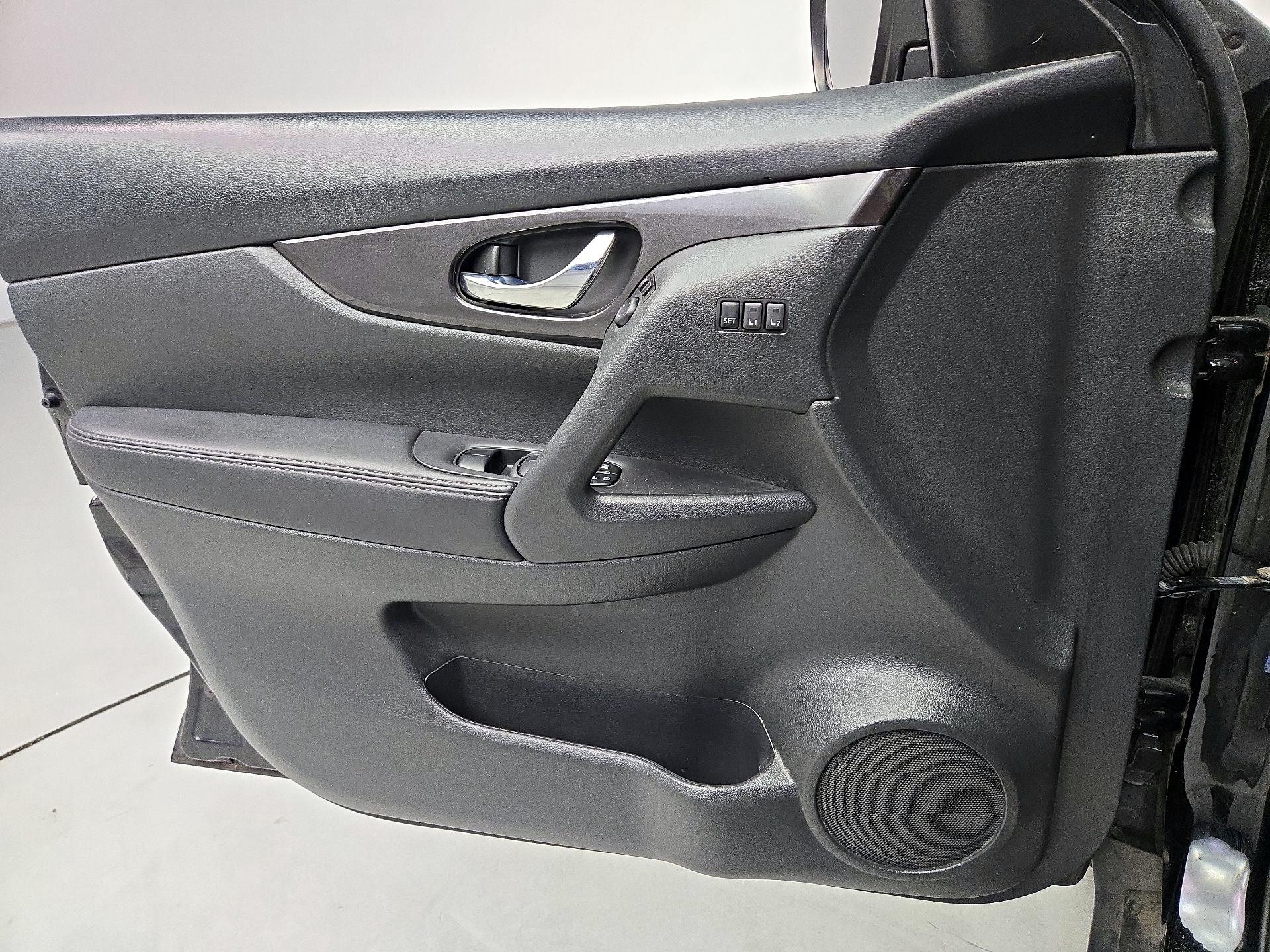 Thumbnail: 2018 Nissan Rogue - 12