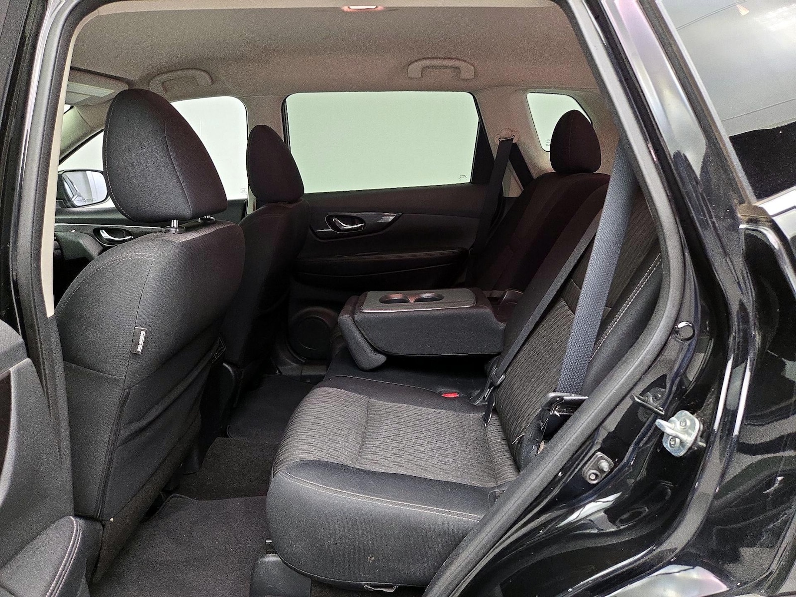 2018 Nissan Rogue SV - Photo 21