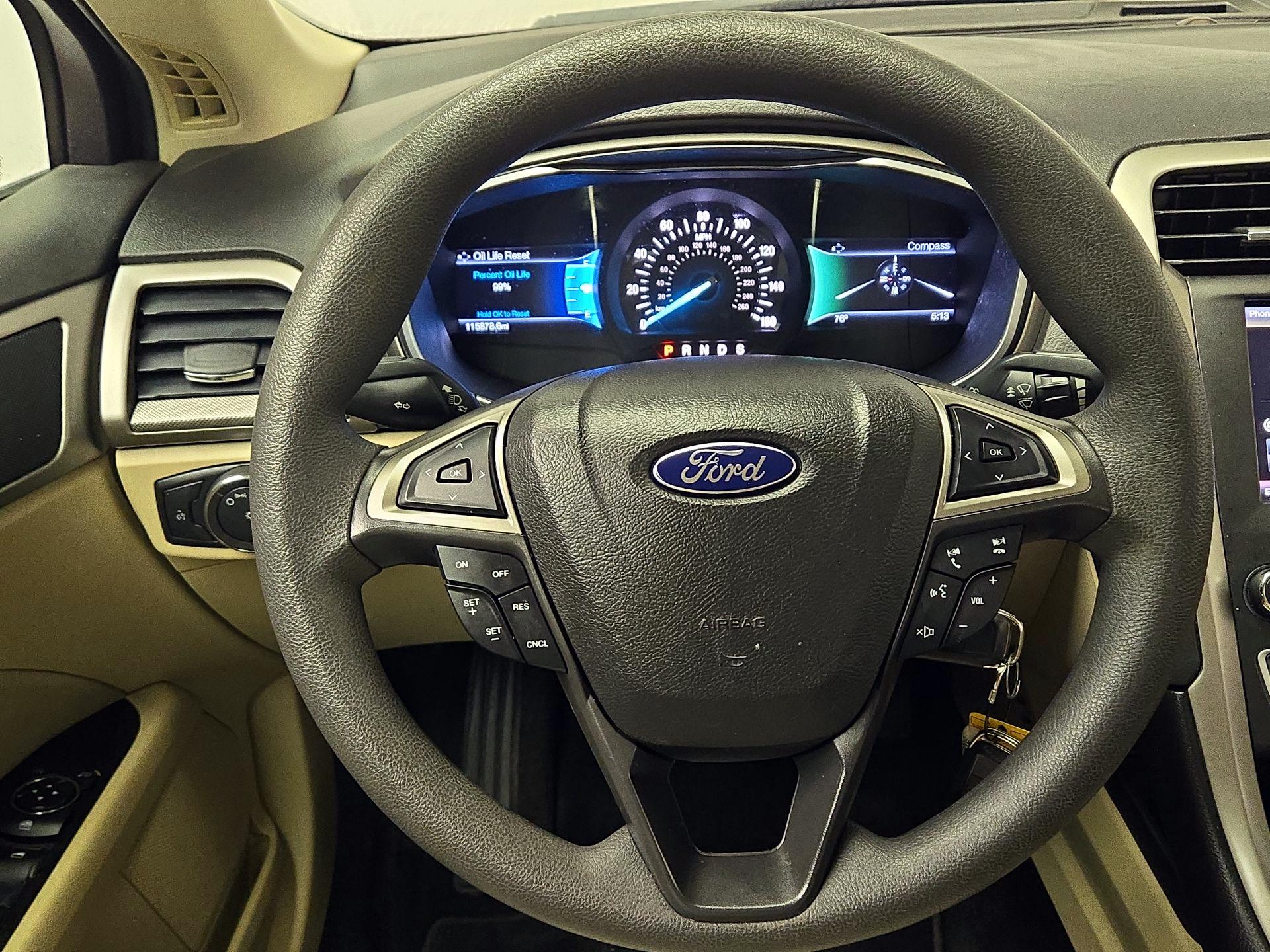 Thumbnail: 2016 Ford Fusion - 10