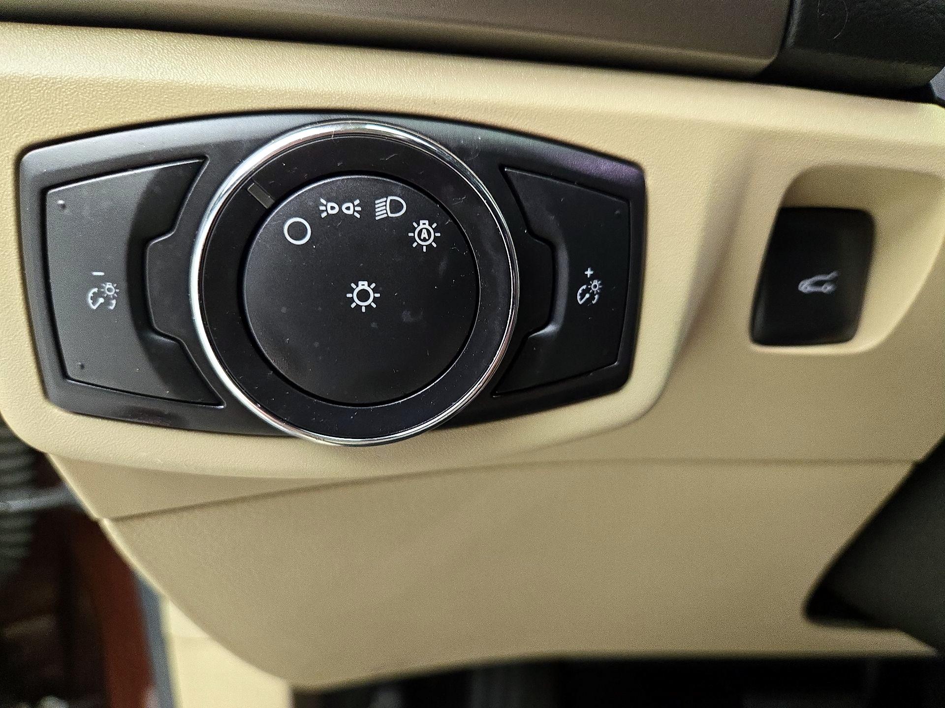 Thumbnail: 2016 Ford Fusion - 13