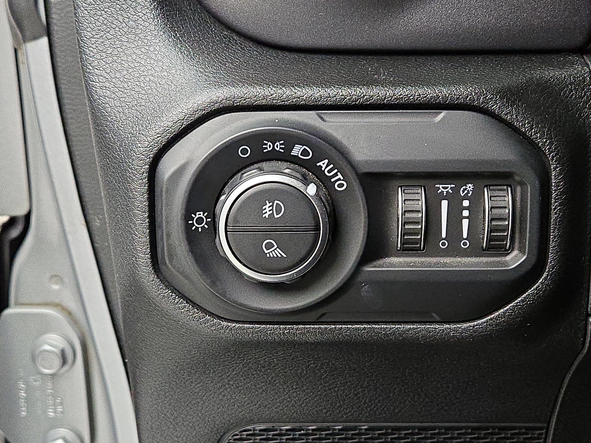Thumbnail: 2021 Jeep Gladiator - 13