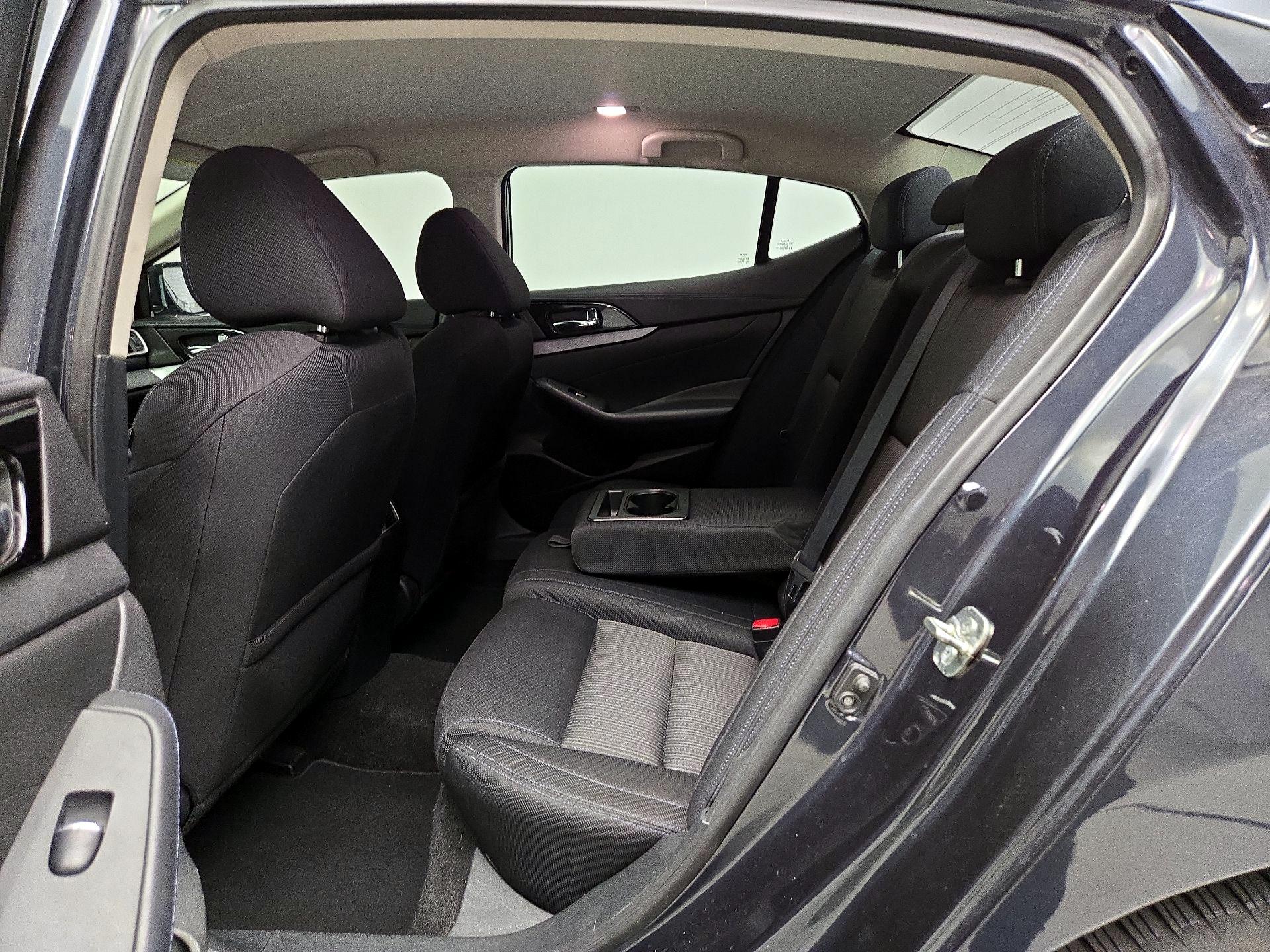 Thumbnail: 2016 Nissan Maxima - 20