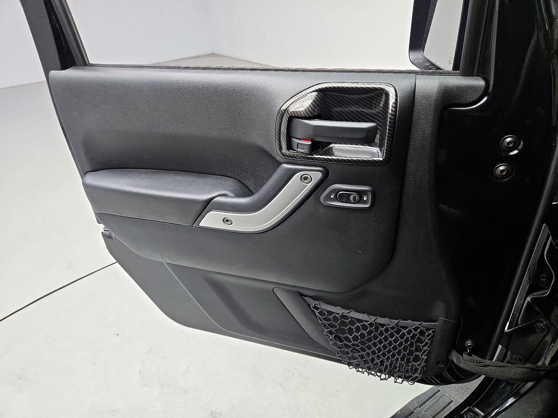 Thumbnail: 2017 Jeep Wrangler - 12