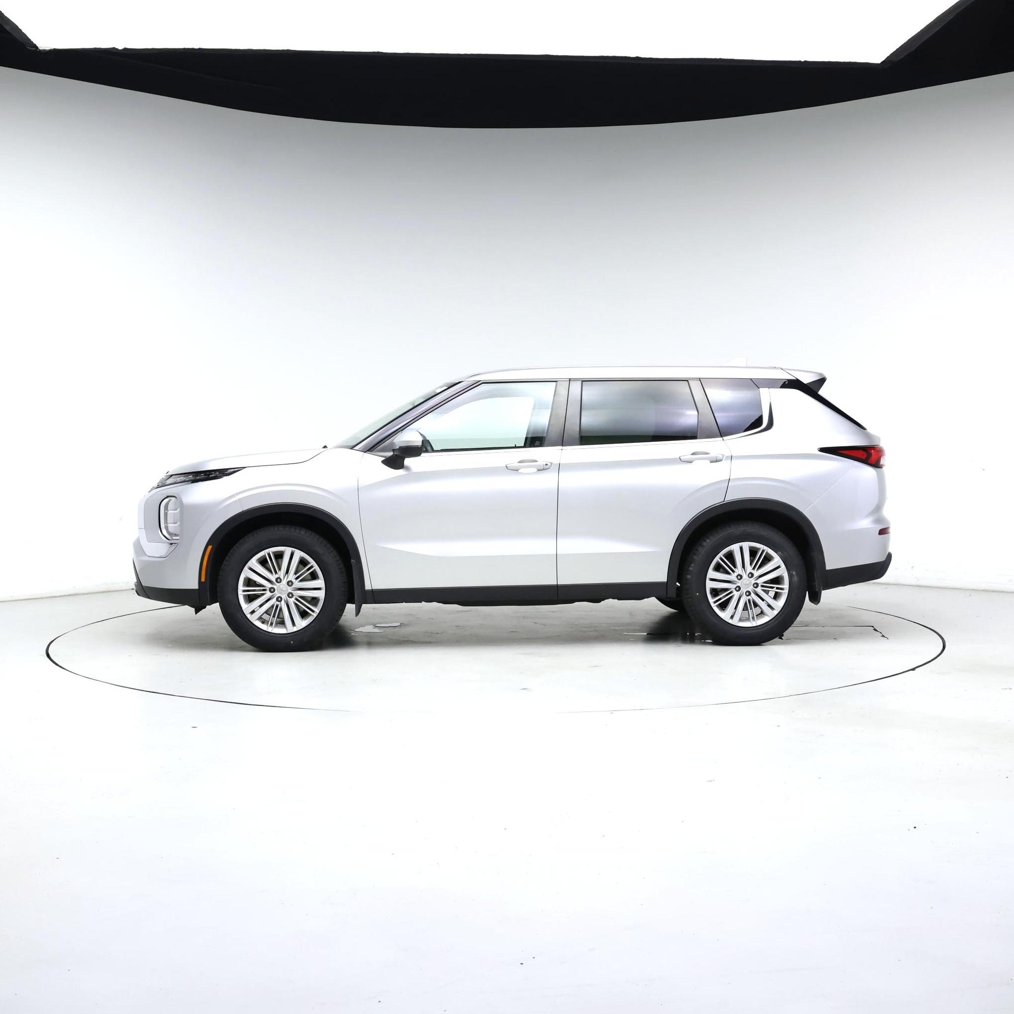 Thumbnail: 2022 Mitsubishi Outlander - 3