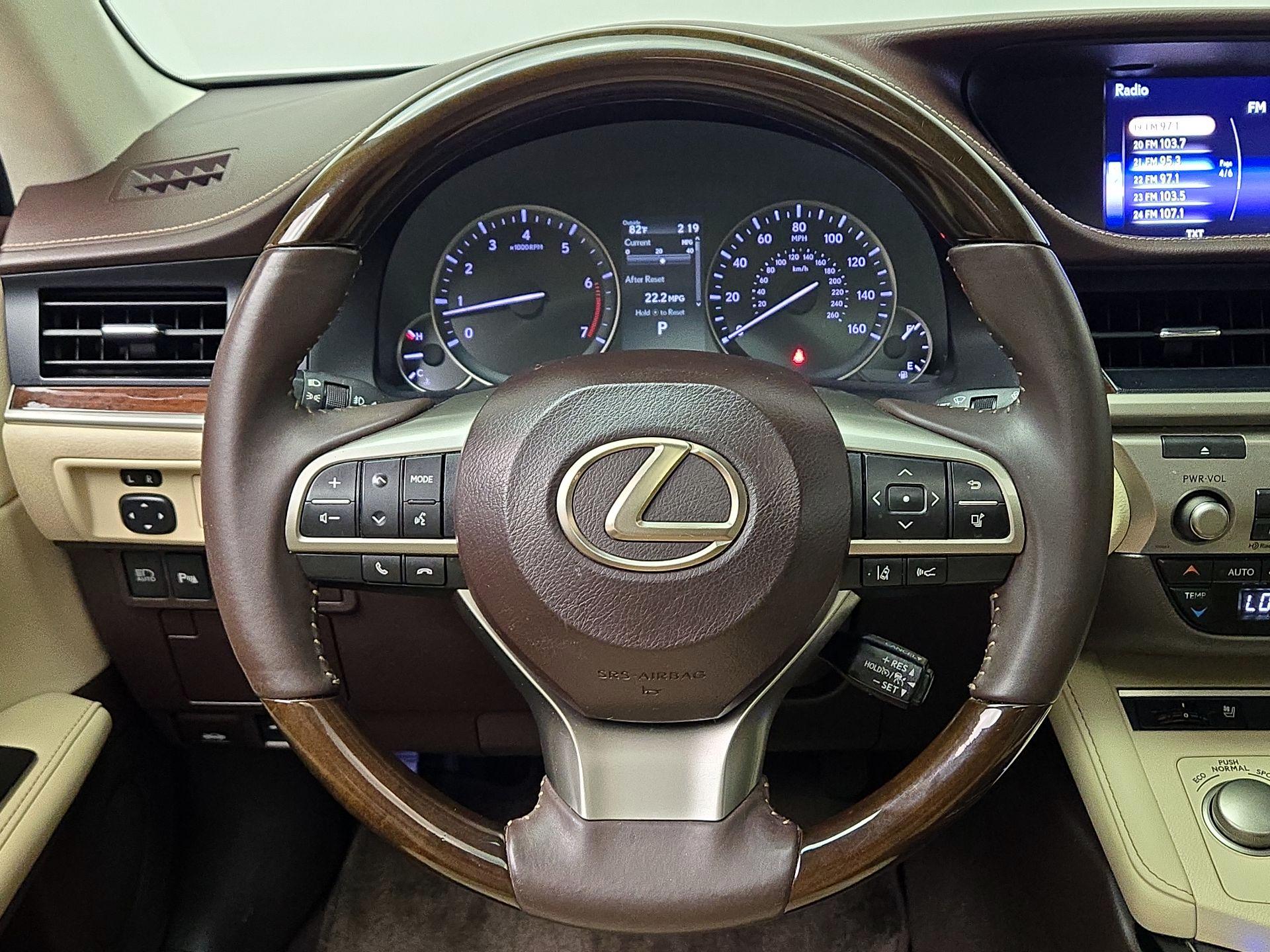 Thumbnail: 2017 Lexus ES - 10