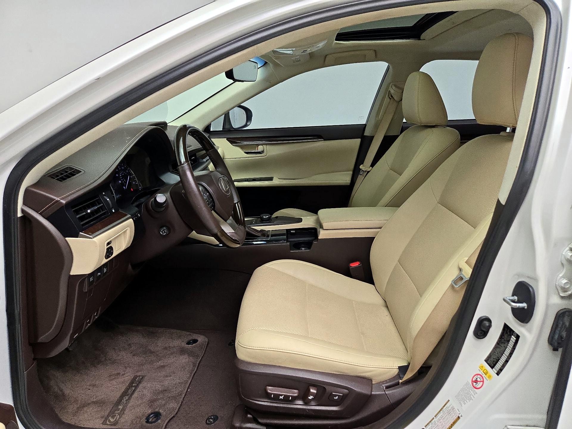 Thumbnail: 2017 Lexus ES - 11
