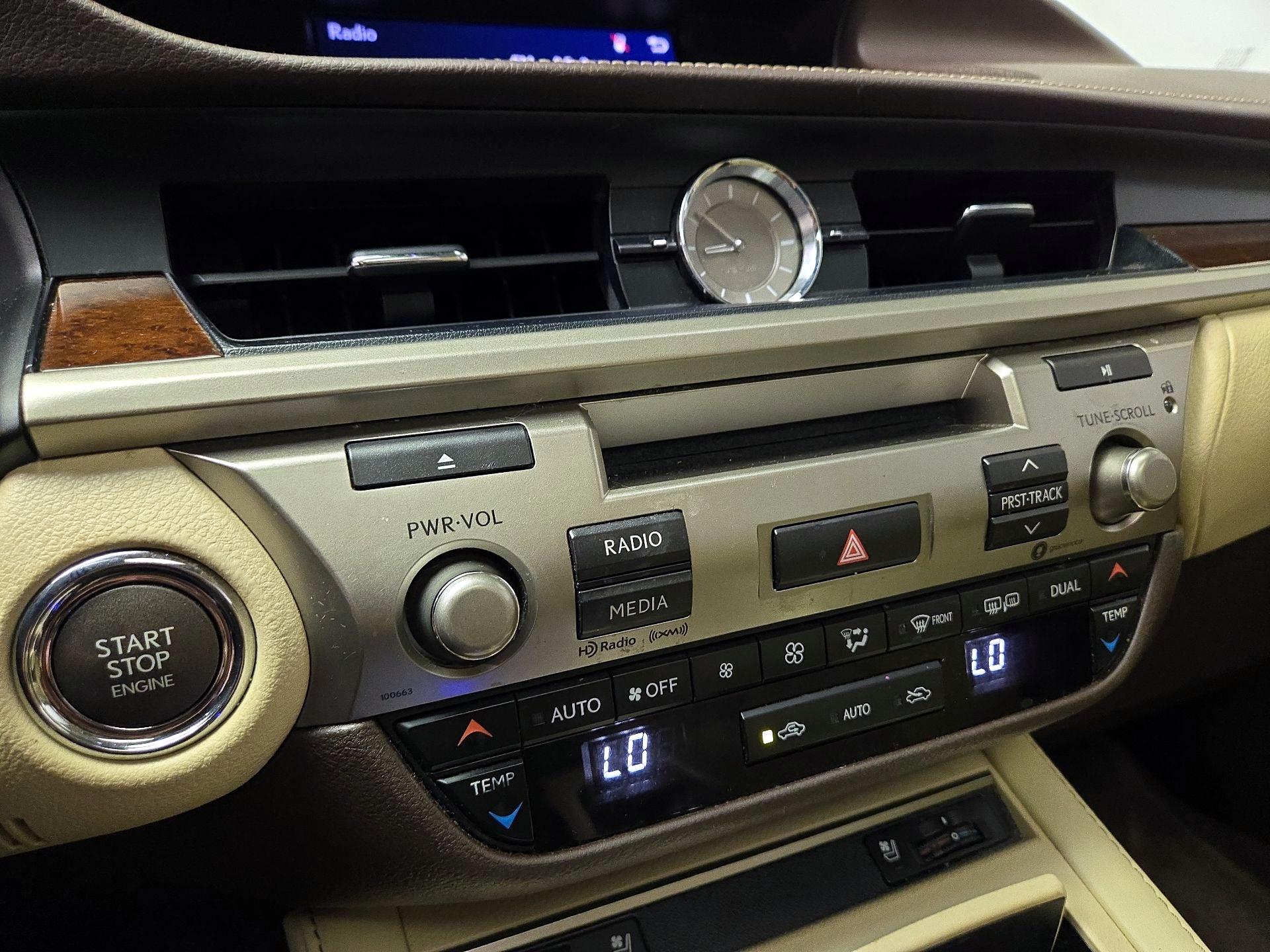 Thumbnail: 2017 Lexus ES - 16