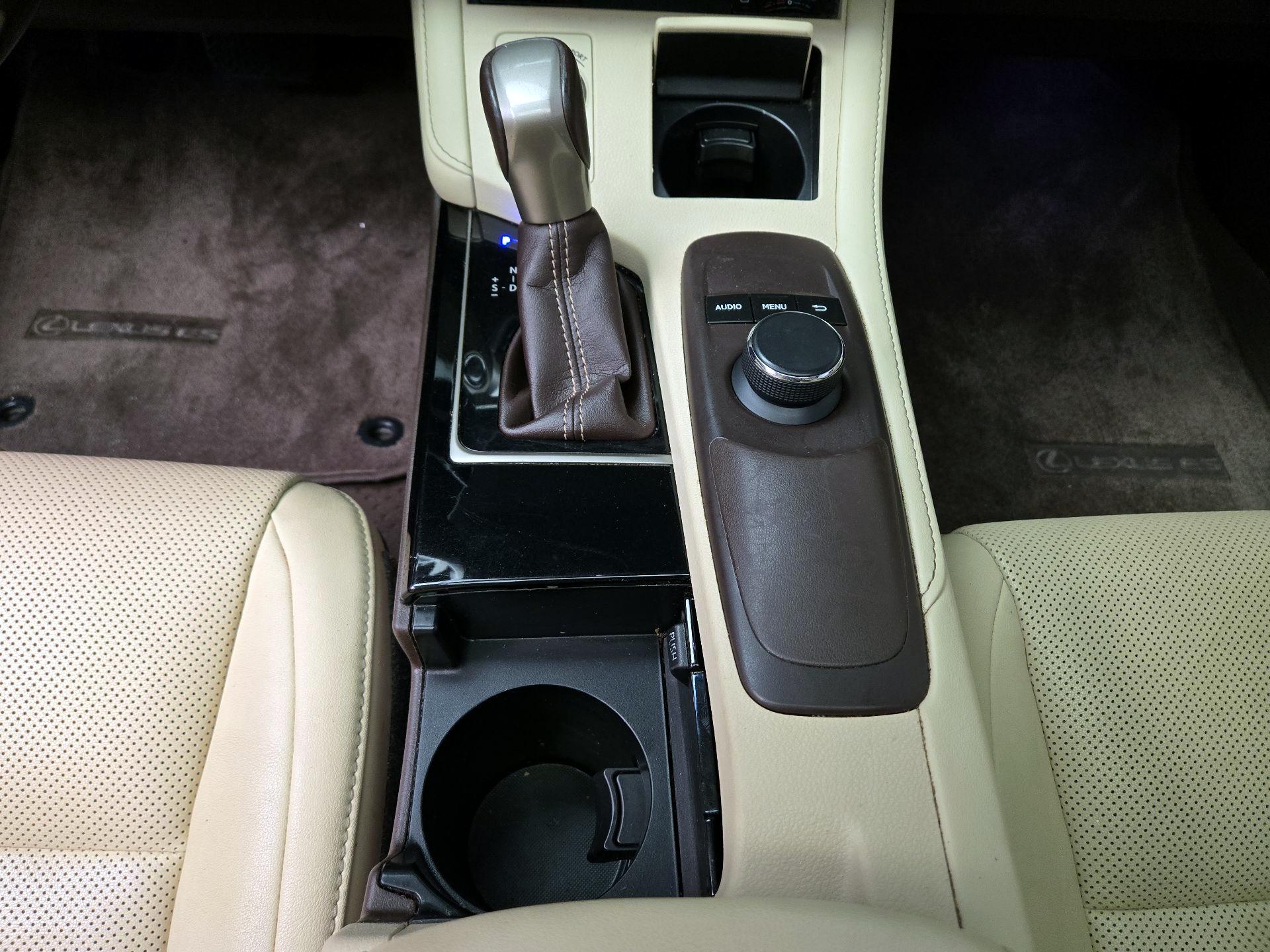 Thumbnail: 2017 Lexus ES - 17