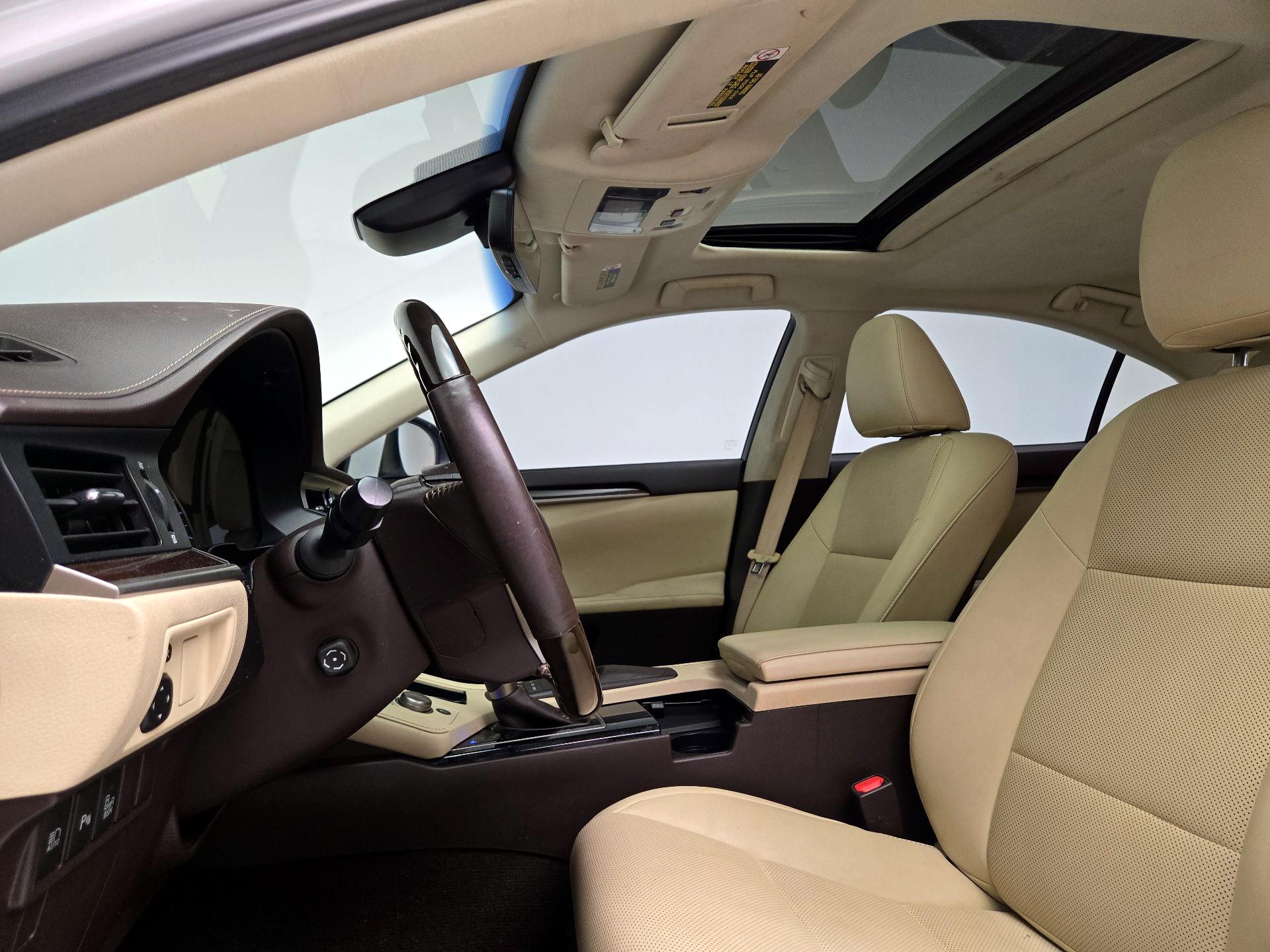 Thumbnail: 2017 Lexus ES - 19