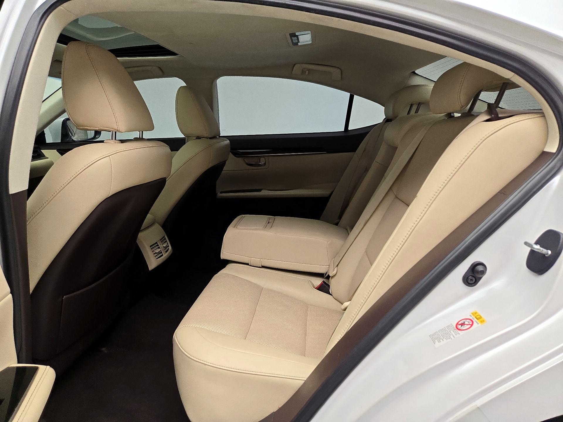 Thumbnail: 2017 Lexus ES - 20
