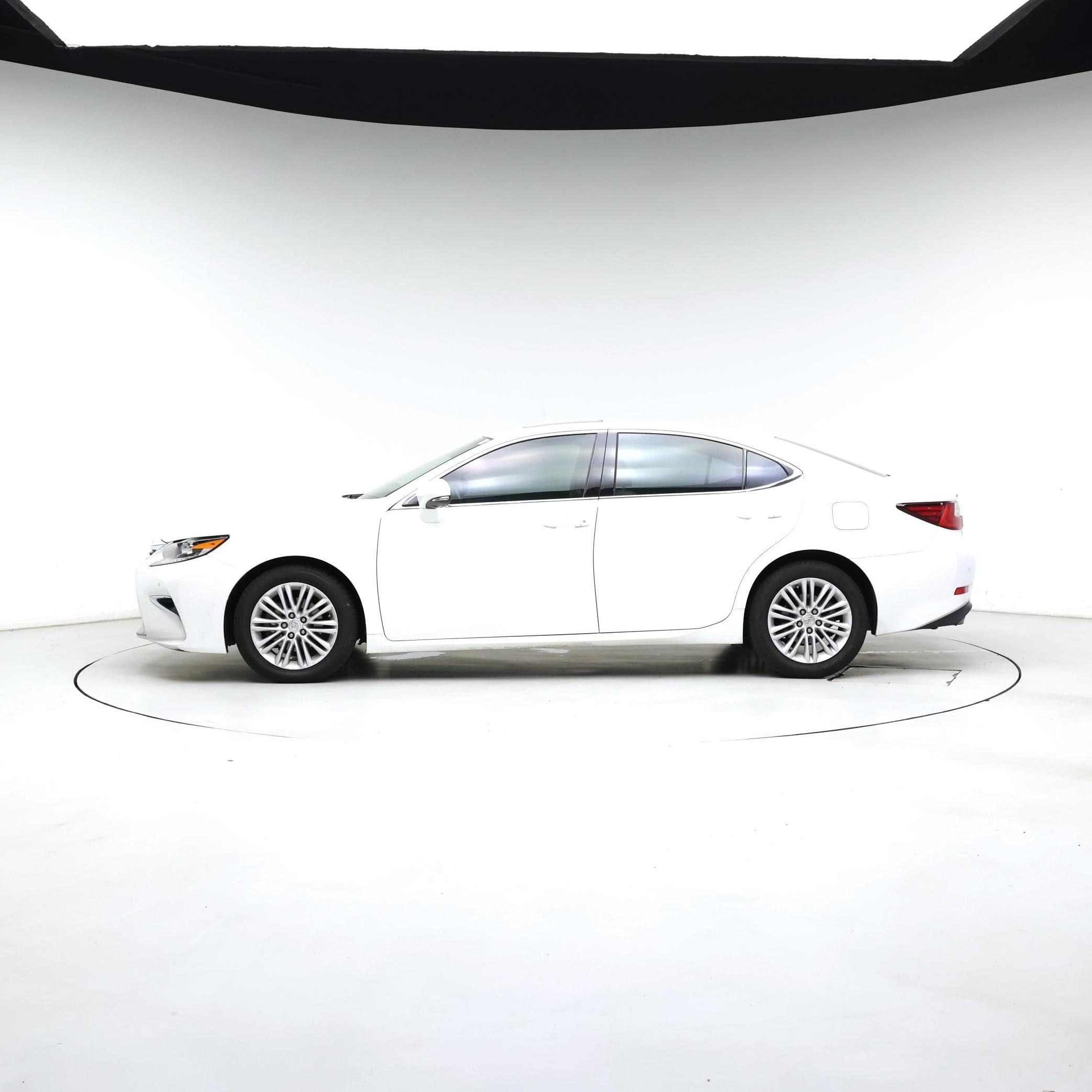 Thumbnail: 2017 Lexus ES - 3