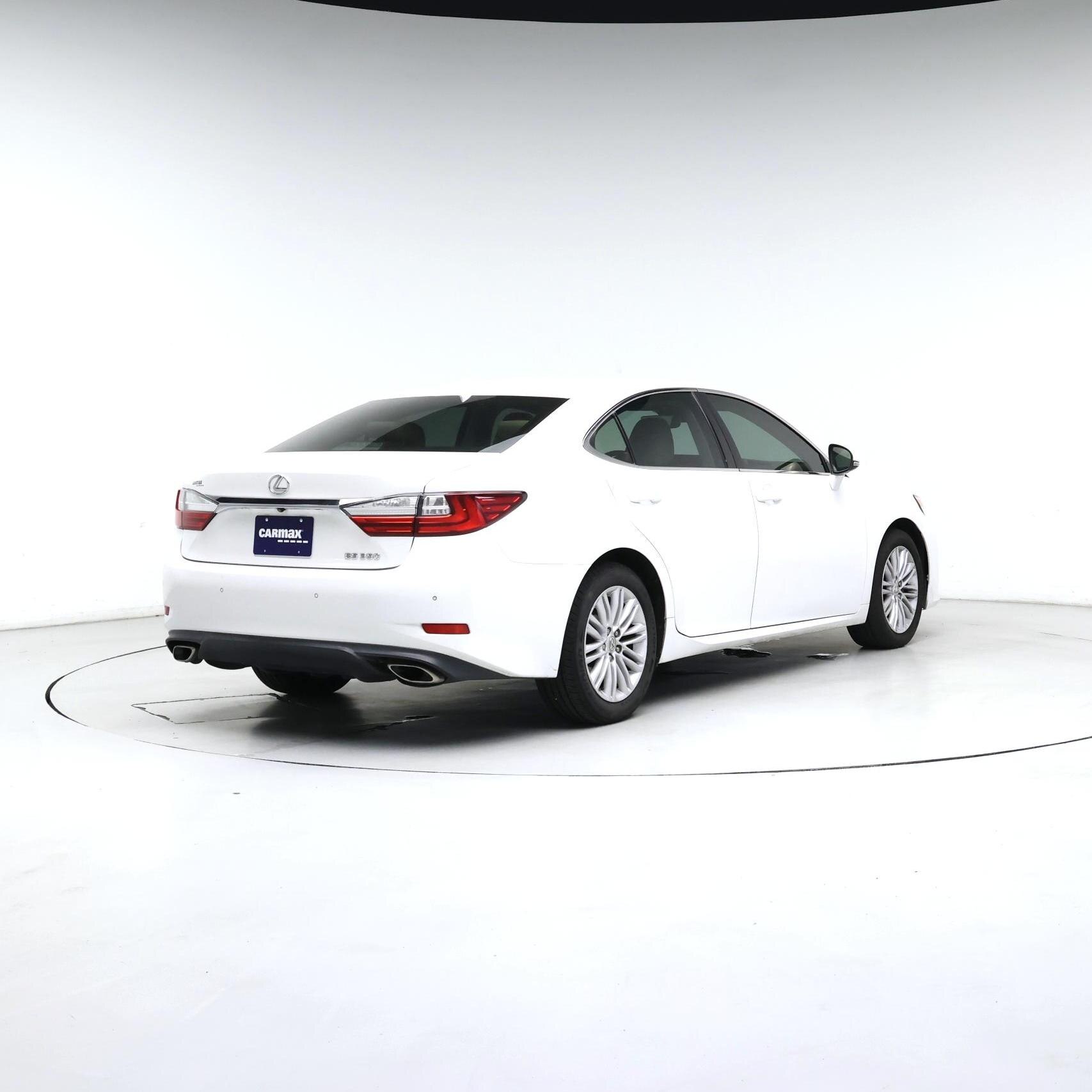Thumbnail: 2017 Lexus ES - 8