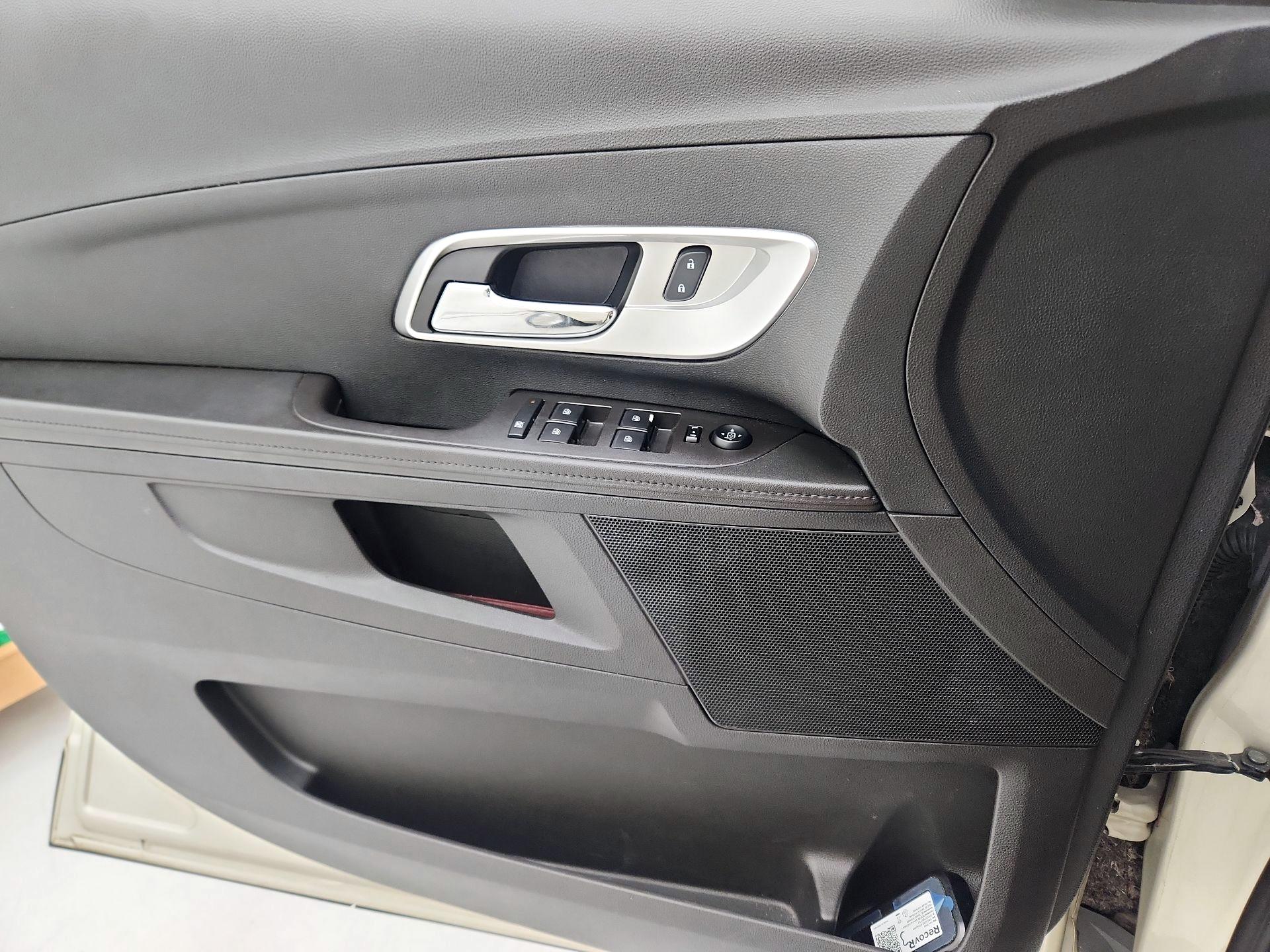 Thumbnail: 2015 Chevrolet Equinox - 12