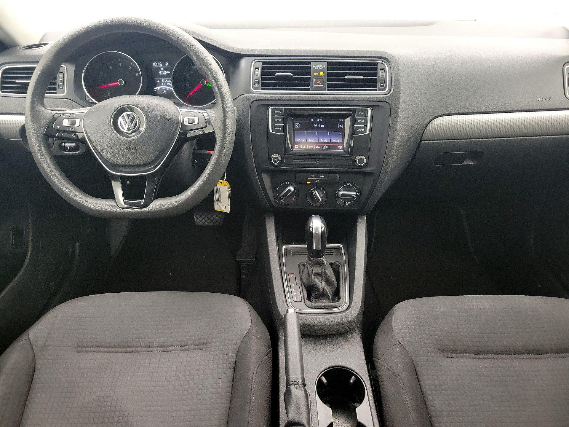 Thumbnail: 2017 Volkswagen Jetta - 9