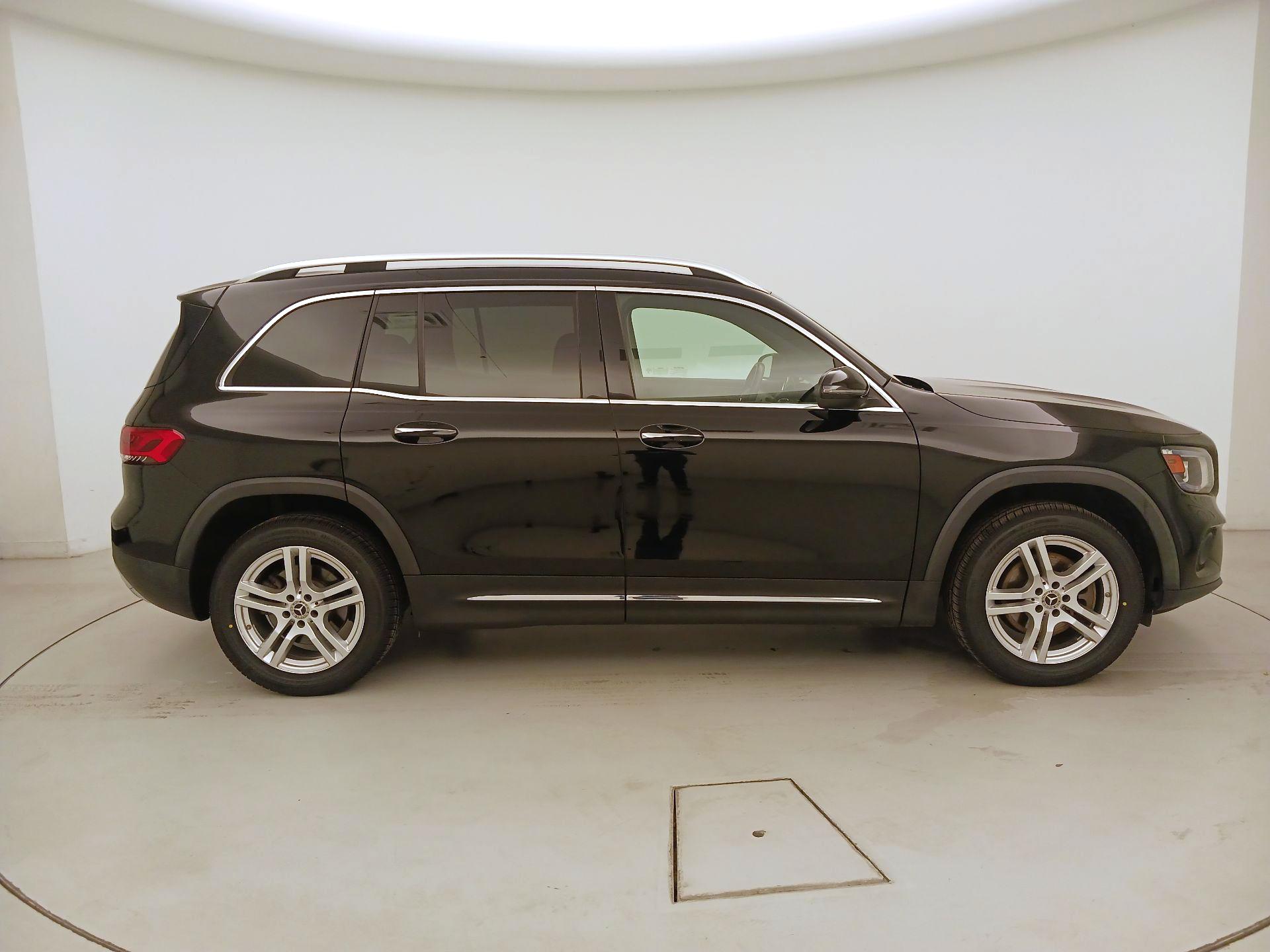 Thumbnail: 2021 Mercedes-Benz GLB - 4