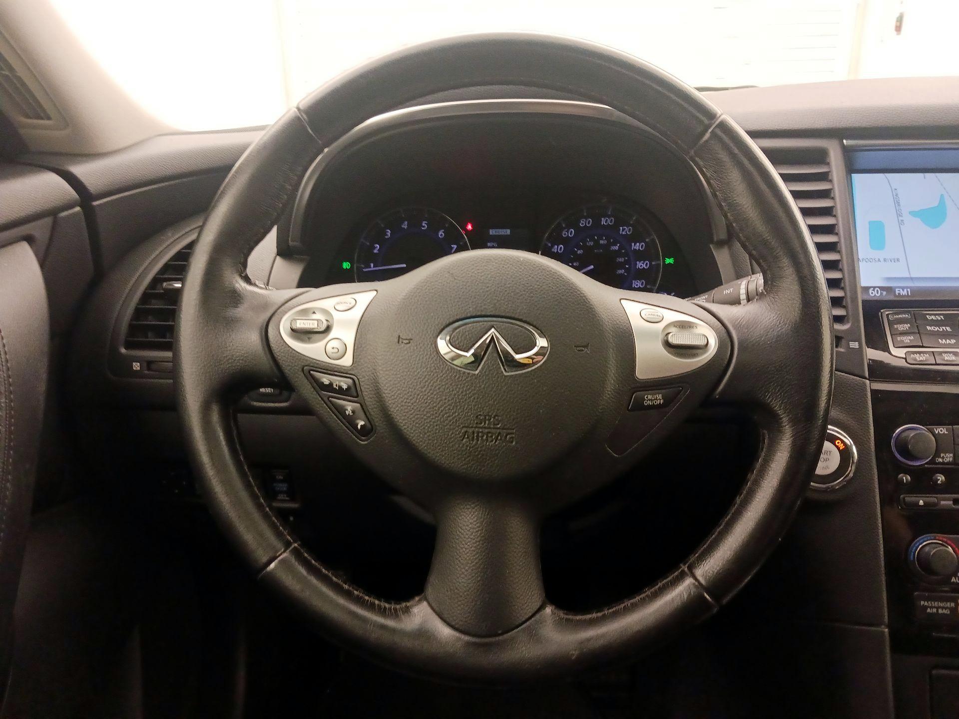 Thumbnail: 2016 INFINITI QX70 - 10