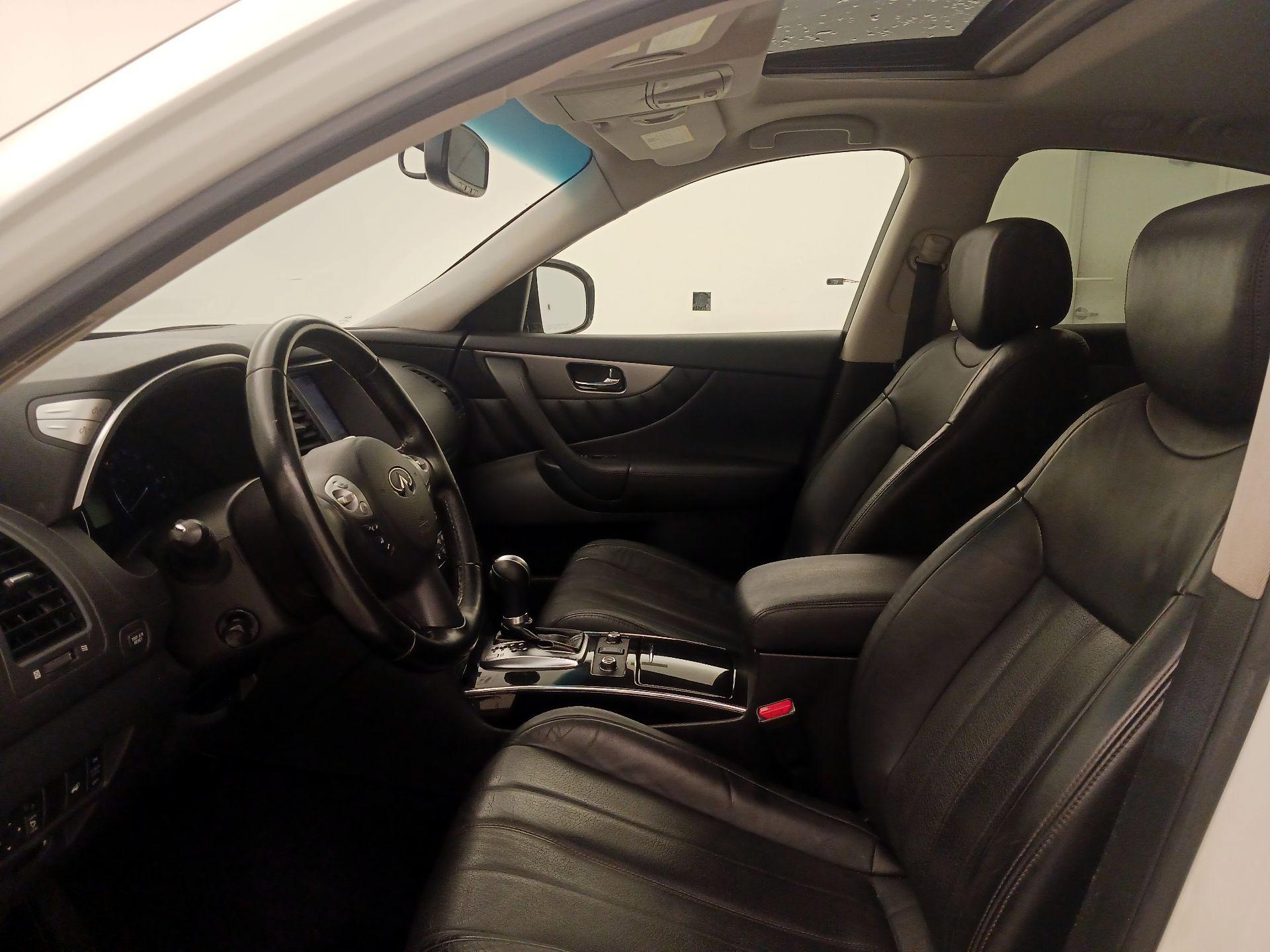 Thumbnail: 2016 INFINITI QX70 - 11