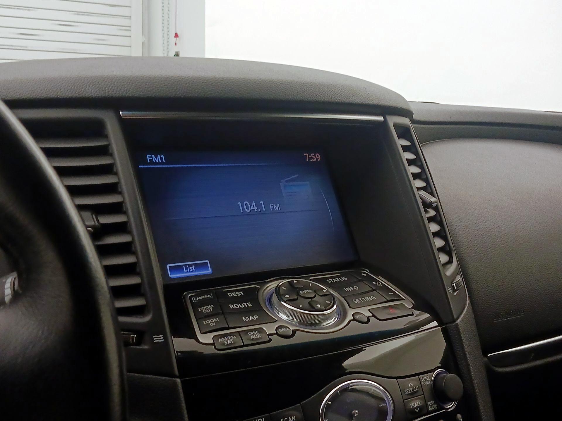 Thumbnail: 2016 INFINITI QX70 - 16
