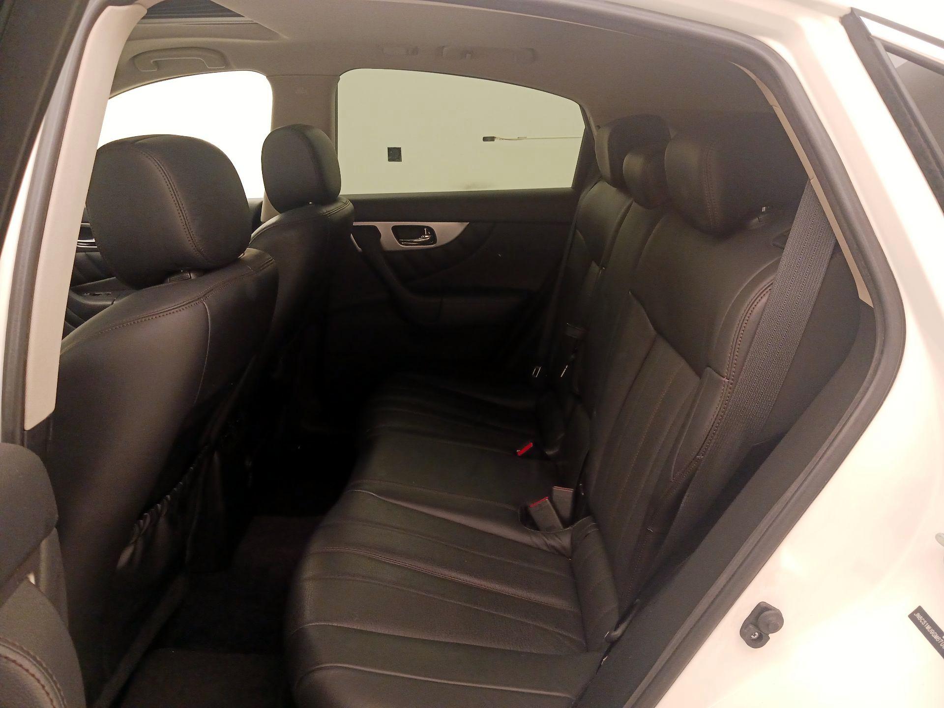 Thumbnail: 2016 INFINITI QX70 - 20