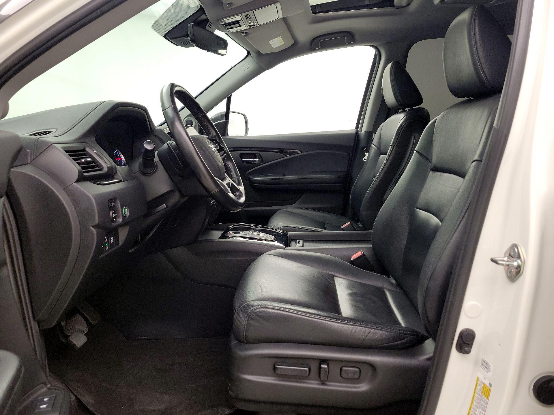 Thumbnail: 2019 Honda Pilot - 11