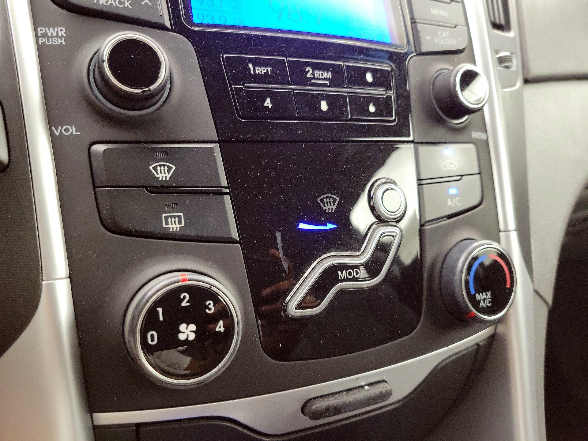 Thumbnail: 2013 Hyundai Sonata - 15