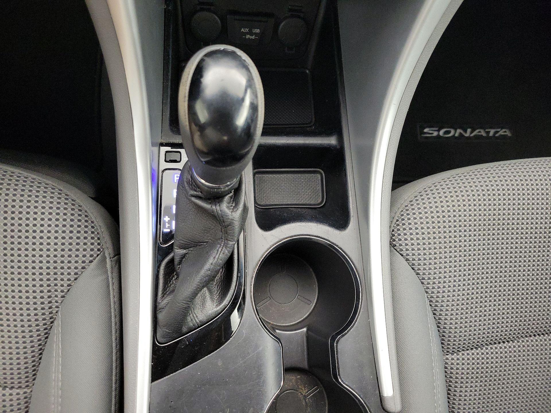 Thumbnail: 2013 Hyundai Sonata - 16