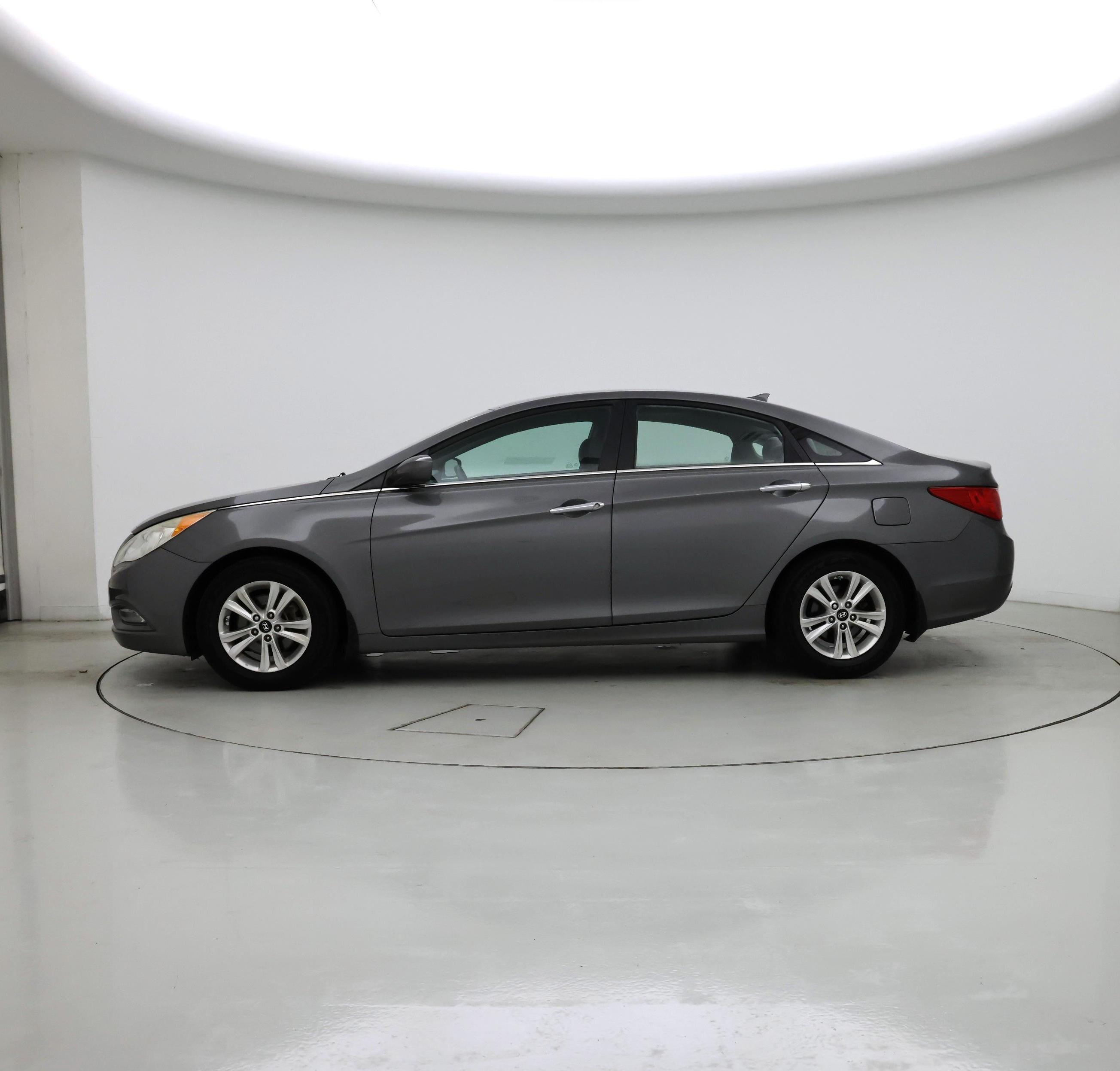 Thumbnail: 2013 Hyundai Sonata - 3