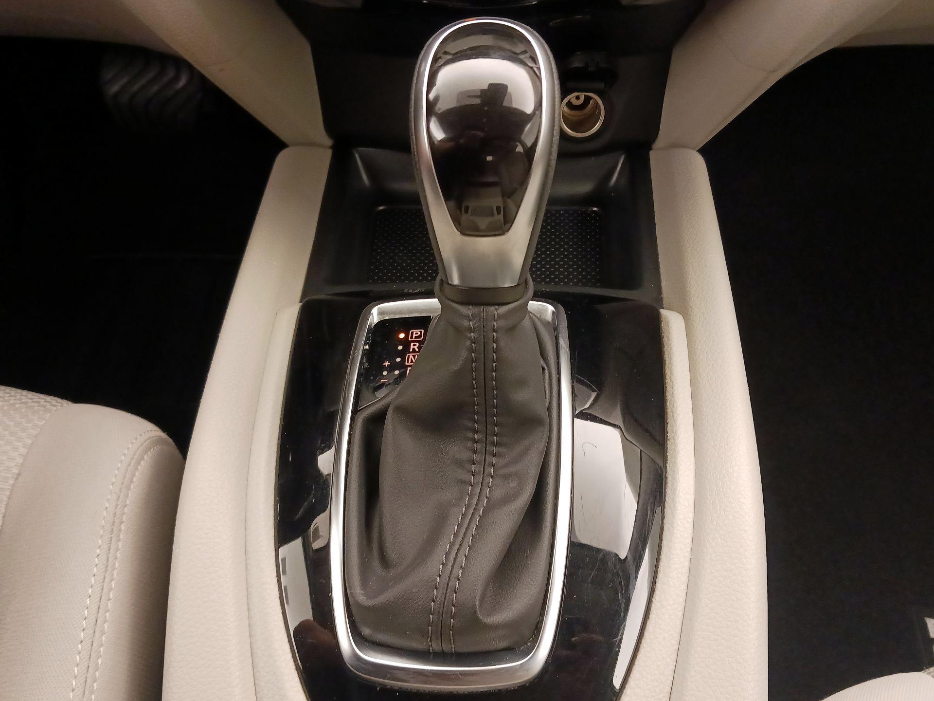 Thumbnail: 2021 Nissan Rogue Sport - 17