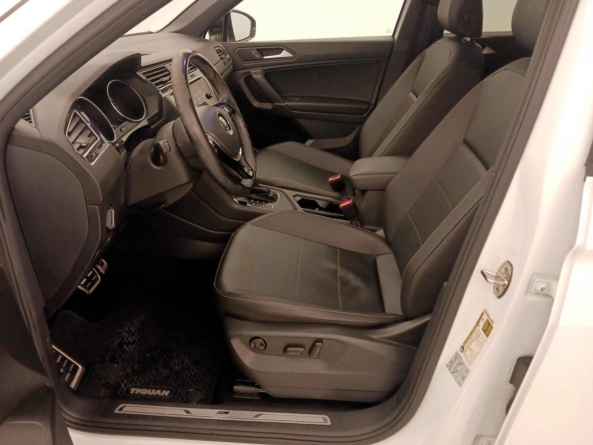 Thumbnail: 2020 Volkswagen Tiguan - 11