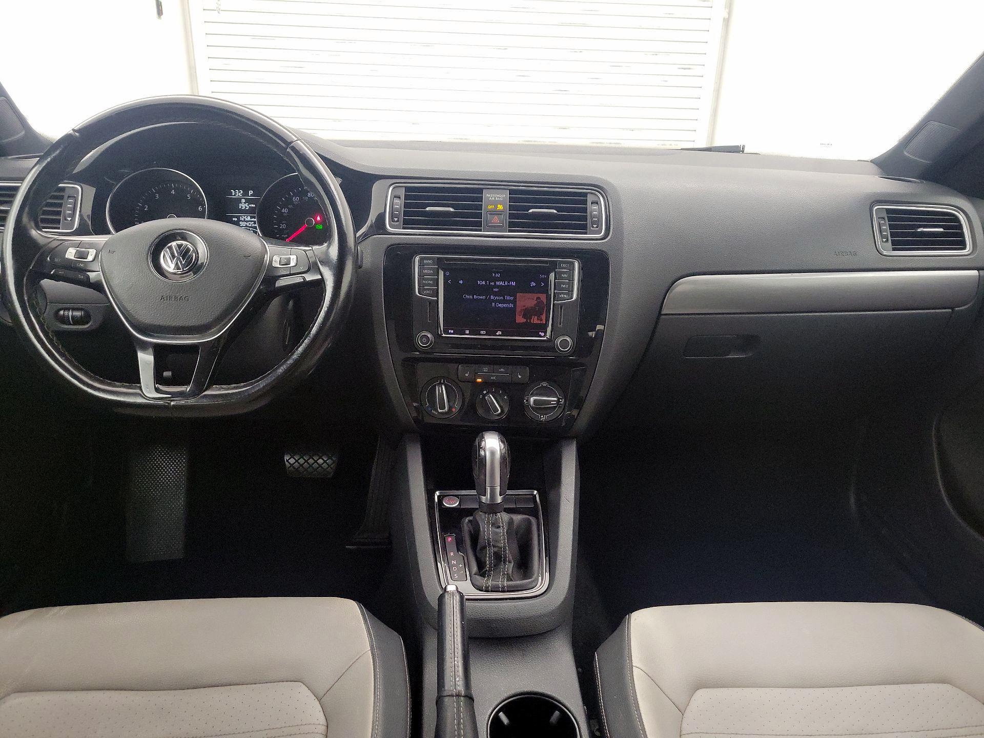 Thumbnail: 2016 Volkswagen Jetta - 9