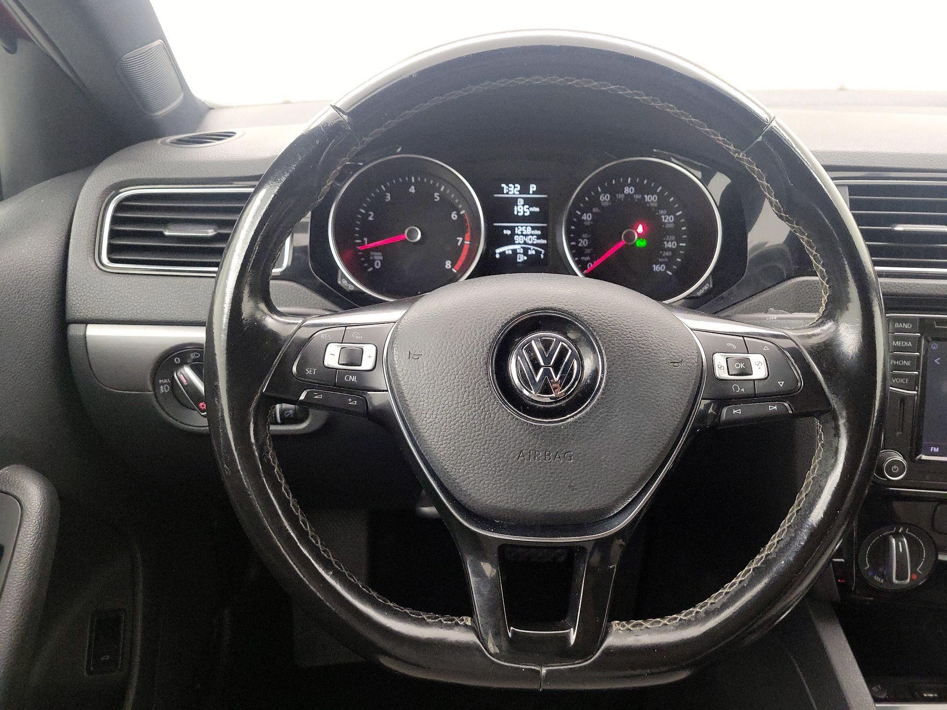Thumbnail: 2016 Volkswagen Jetta - 10
