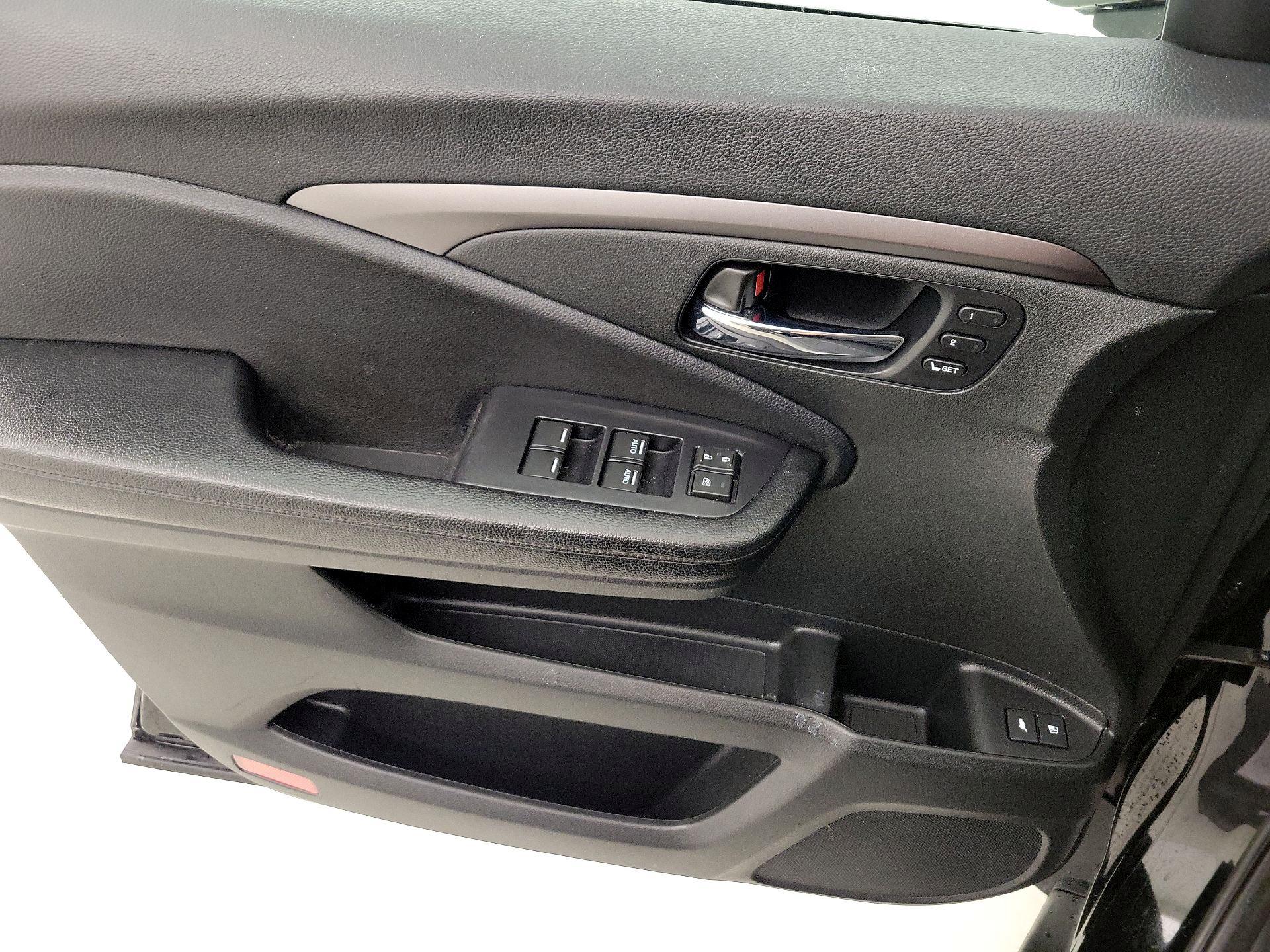 Thumbnail: 2020 Honda Pilot - 12