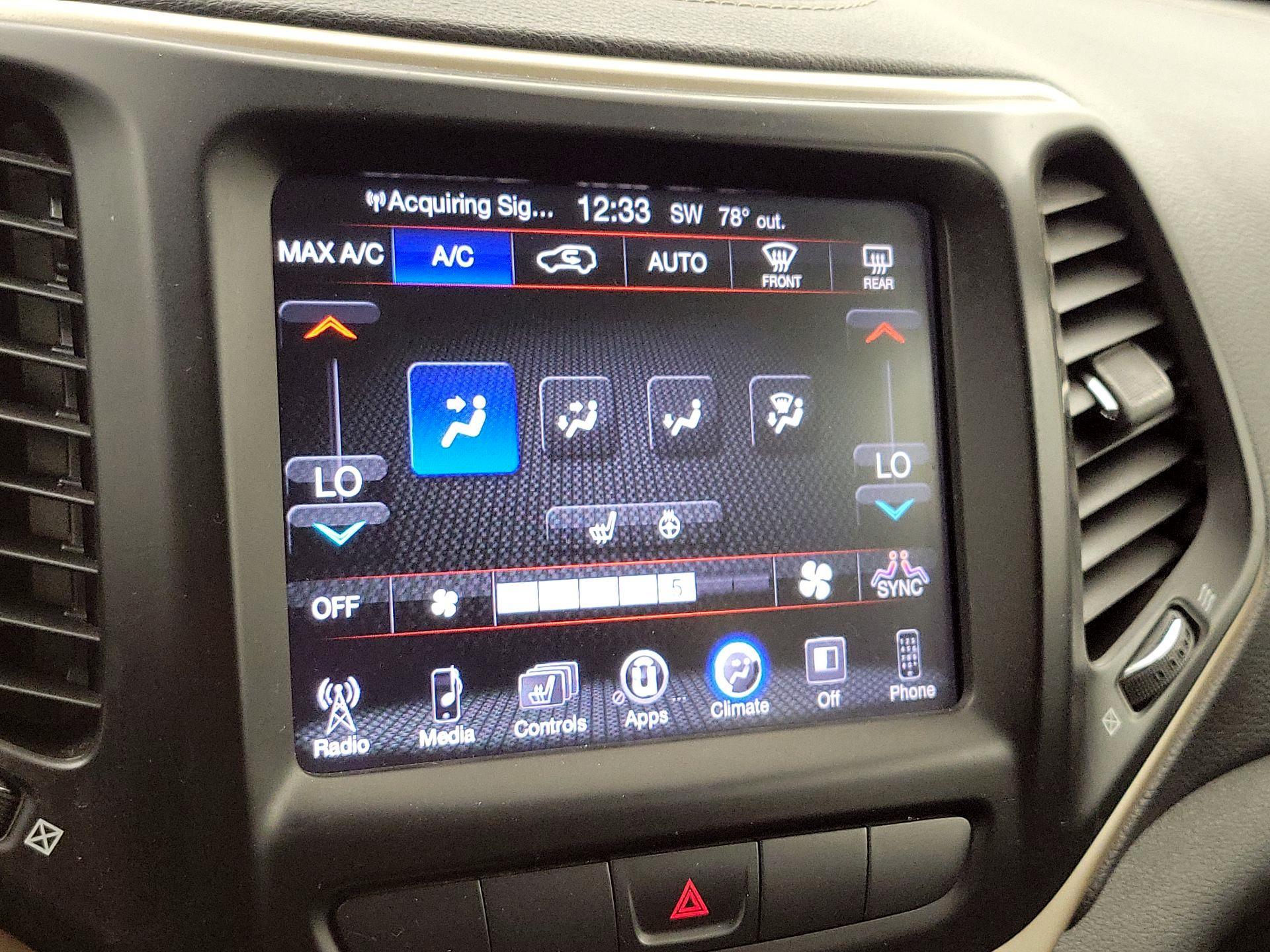 Thumbnail: 2015 Jeep Cherokee - 16